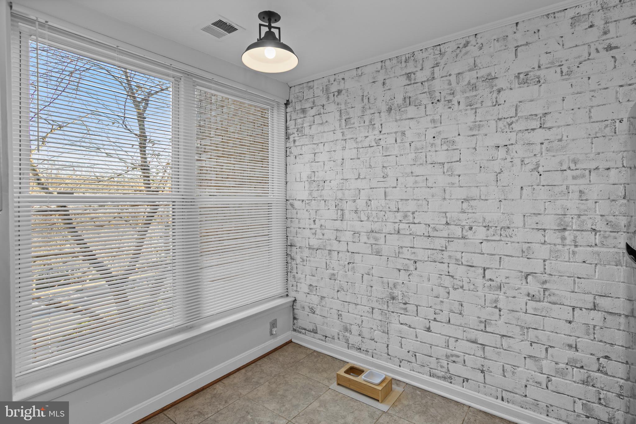 HUNTLEY SQUARE CONDOMINIUMS - Residential