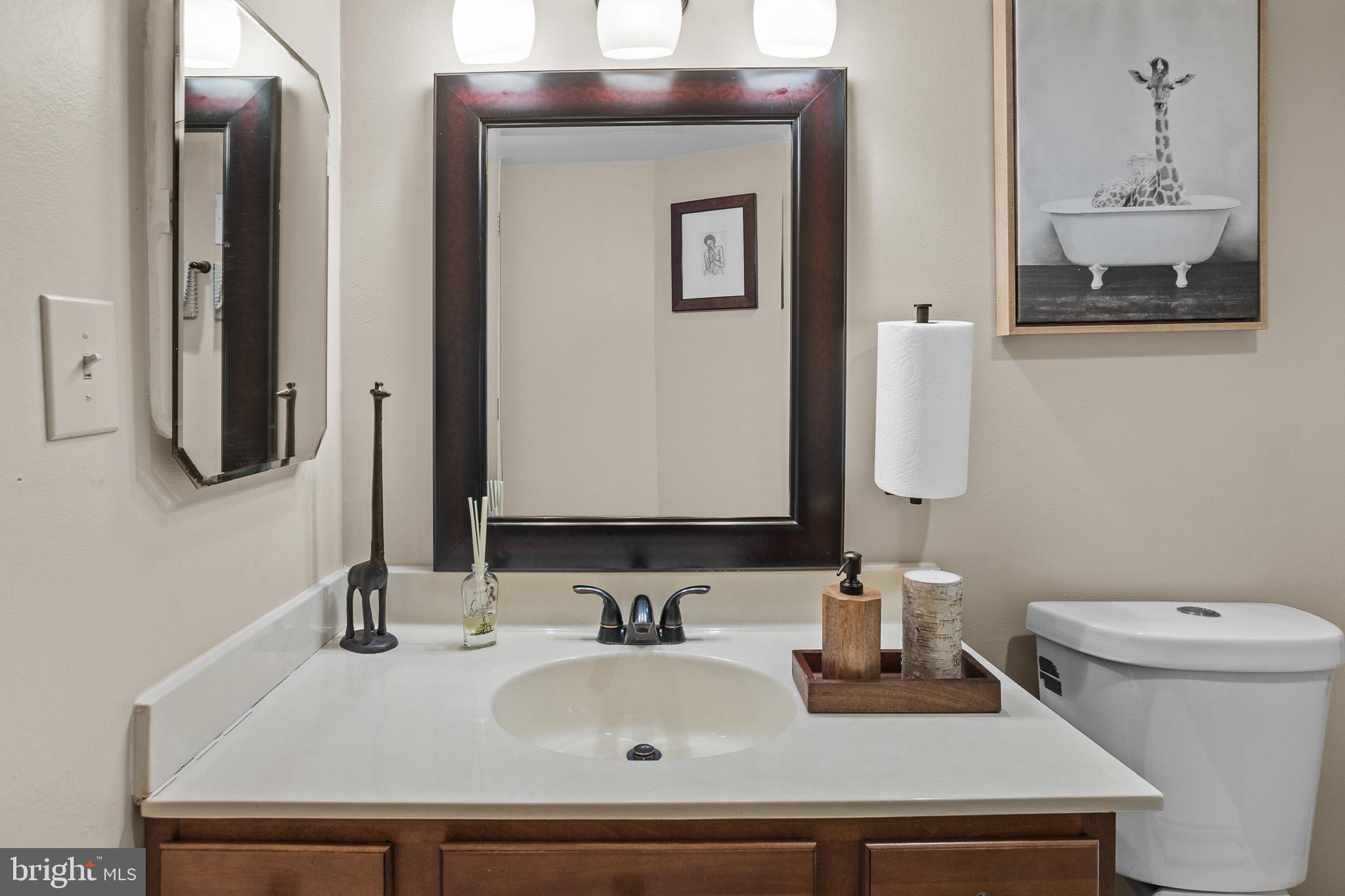 HUNTLEY SQUARE CONDOMINIUMS - Residential