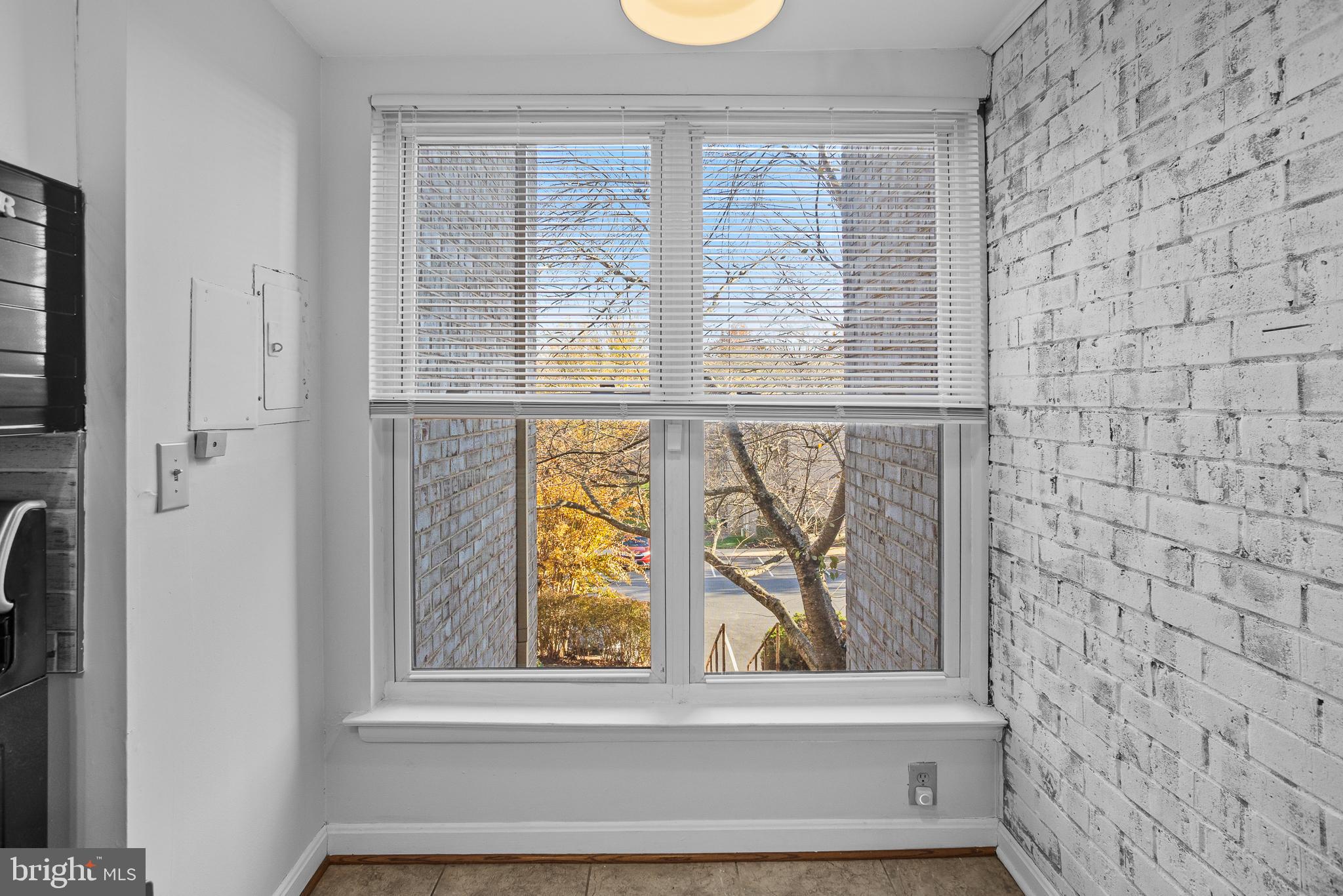 HUNTLEY SQUARE CONDOMINIUMS - Residential