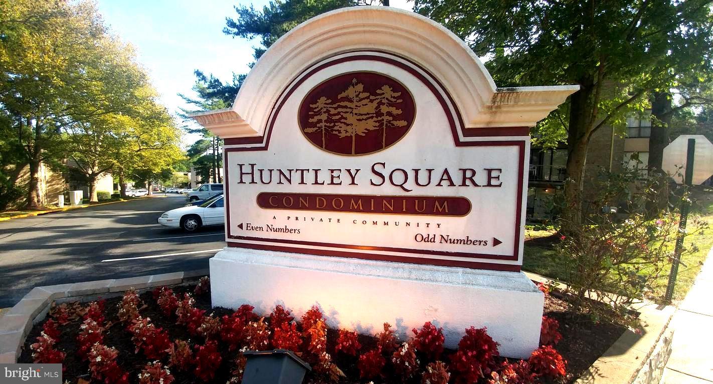 HUNTLEY SQUARE CONDOMINIUMS - Residential