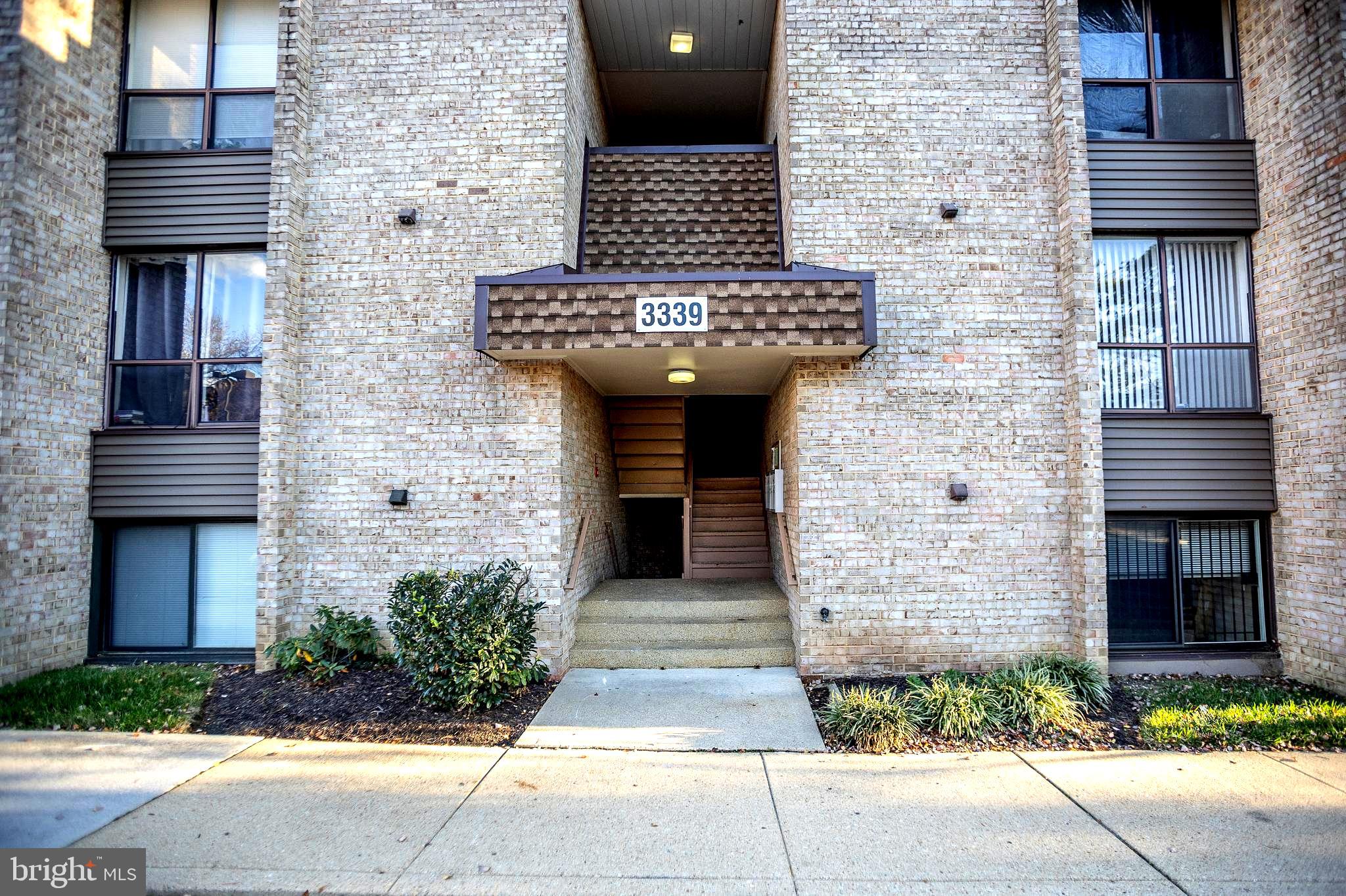 HUNTLEY SQUARE CONDOMINIUMS - Residential