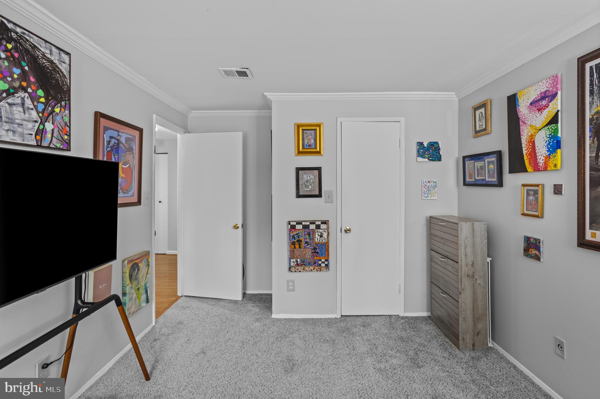 HUNTLEY SQUARE CONDOMINIUMS - Residential