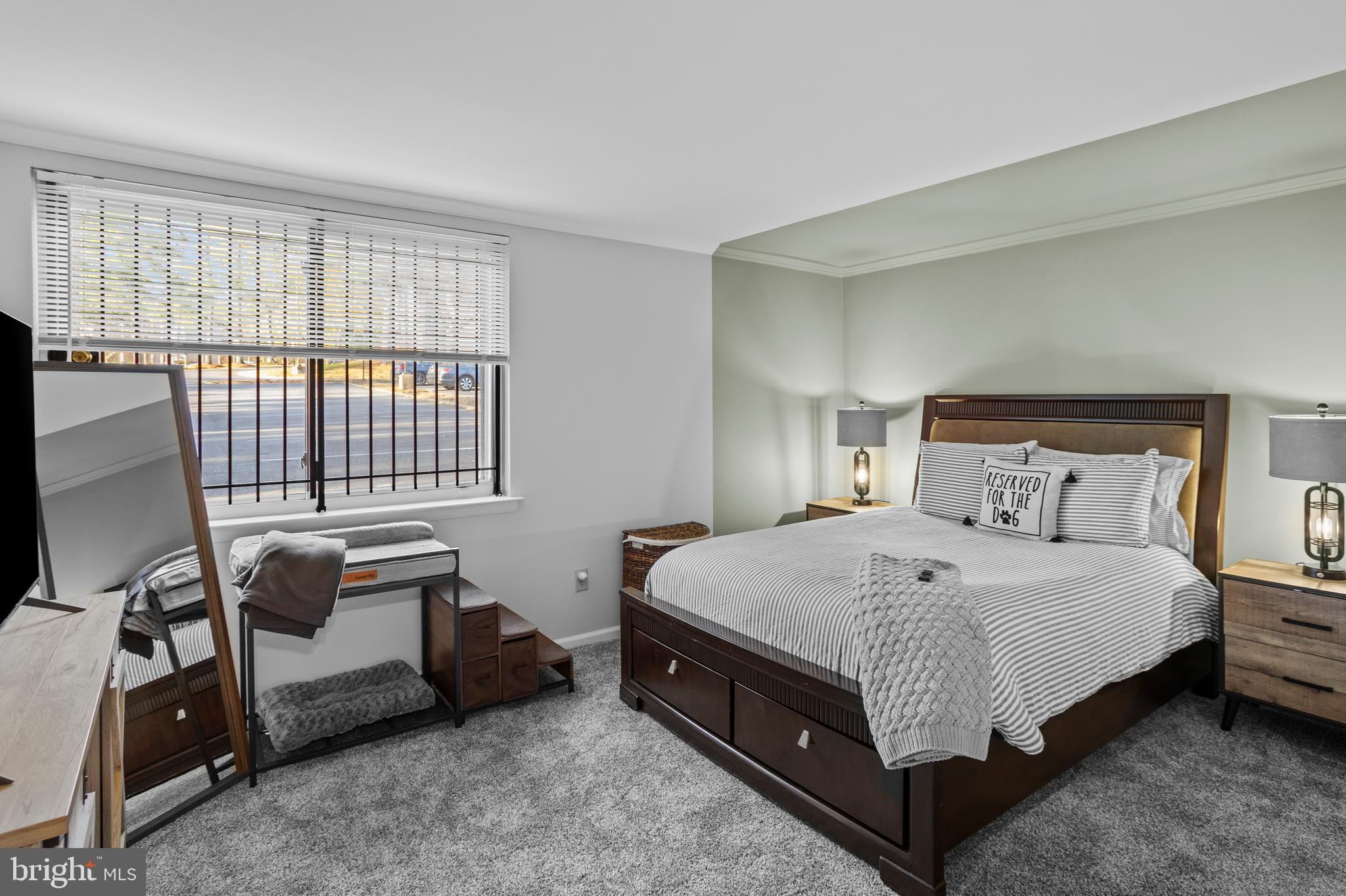 HUNTLEY SQUARE CONDOMINIUMS - Residential