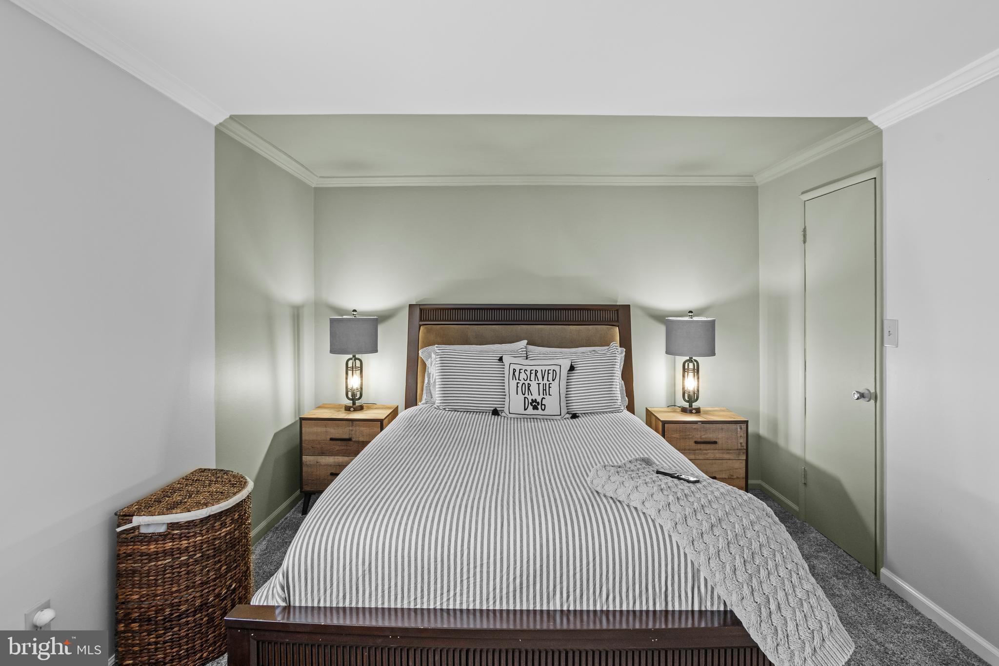 HUNTLEY SQUARE CONDOMINIUMS - Residential