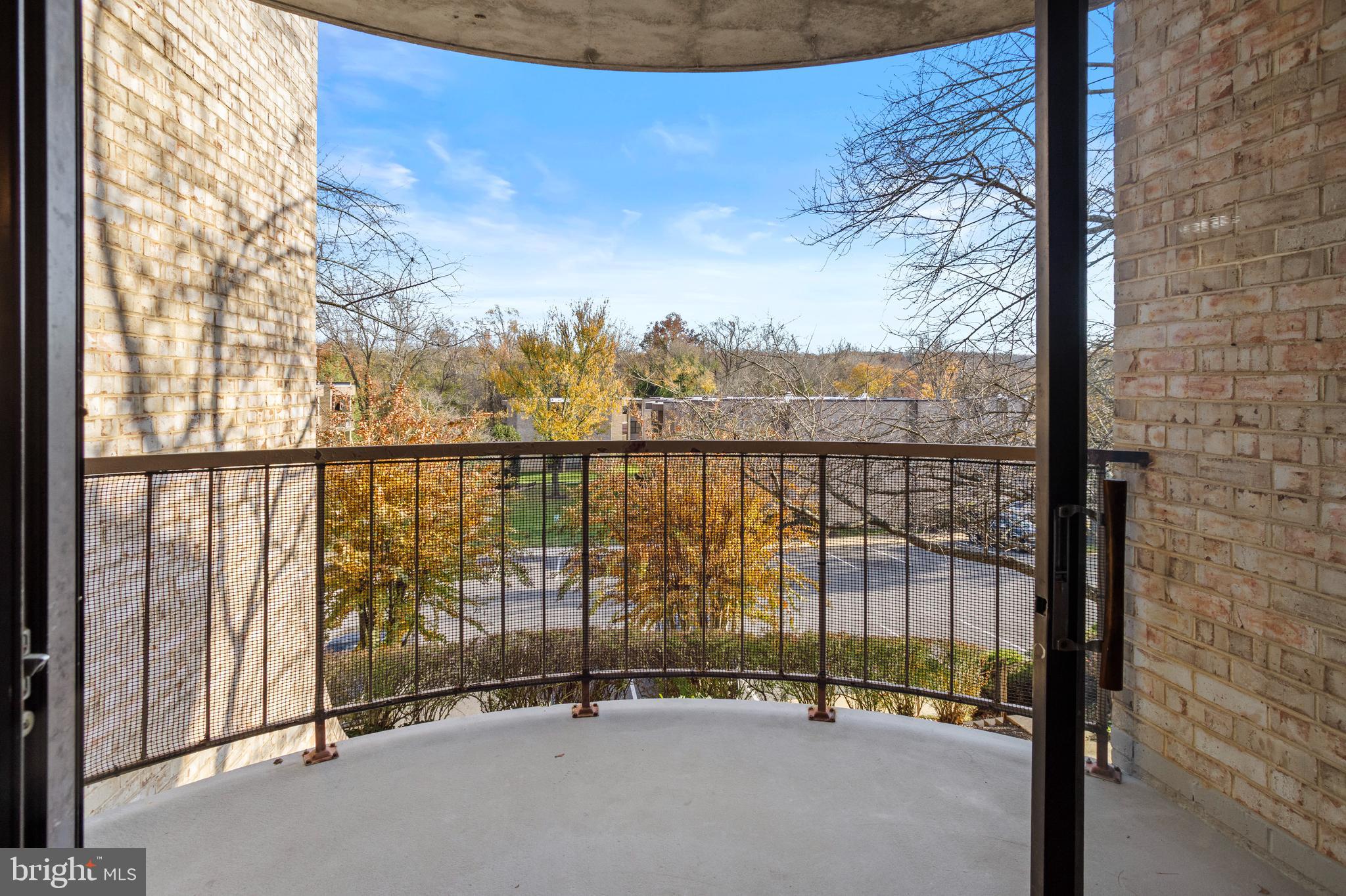 HUNTLEY SQUARE CONDOMINIUMS - Residential