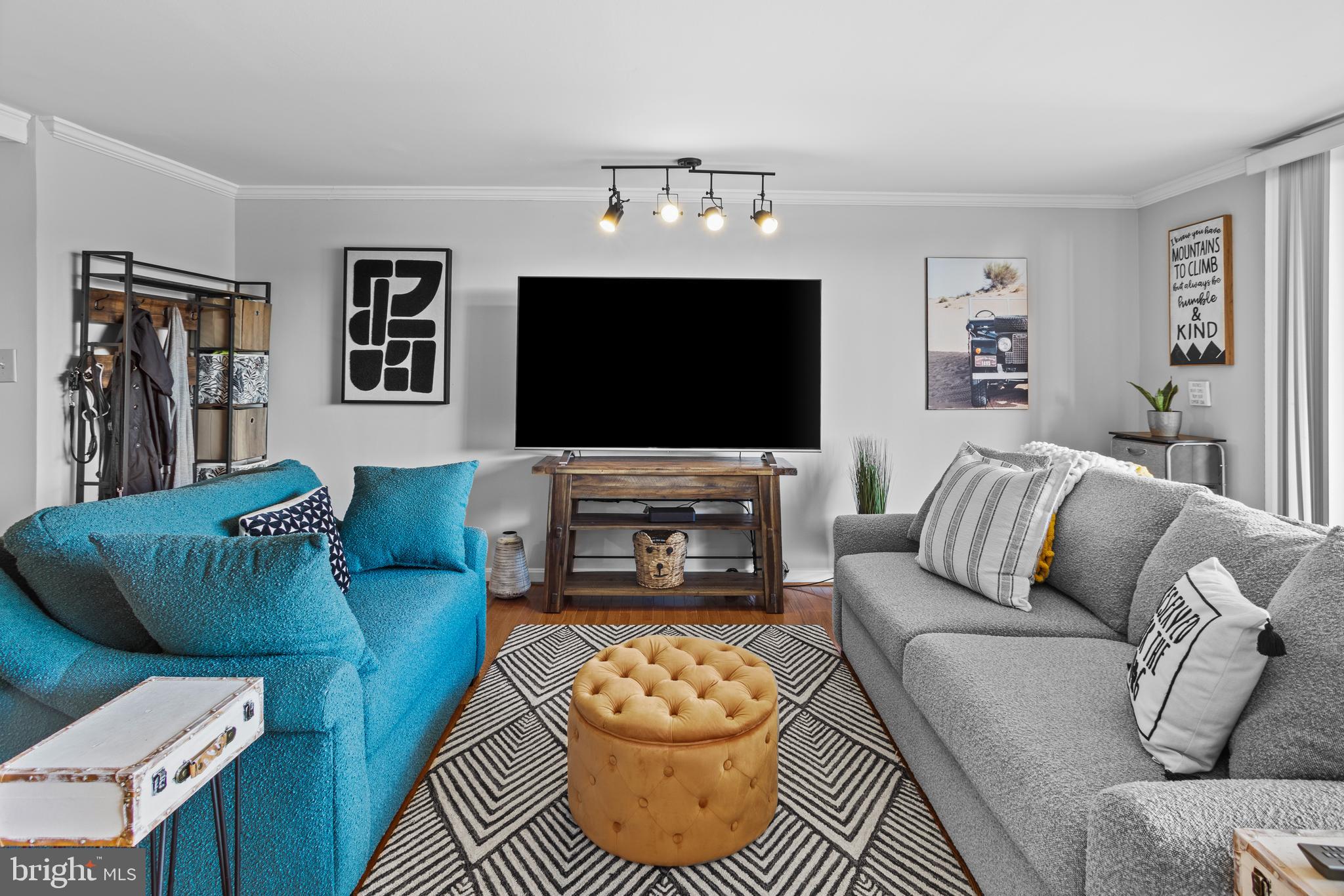 HUNTLEY SQUARE CONDOMINIUMS - Residential