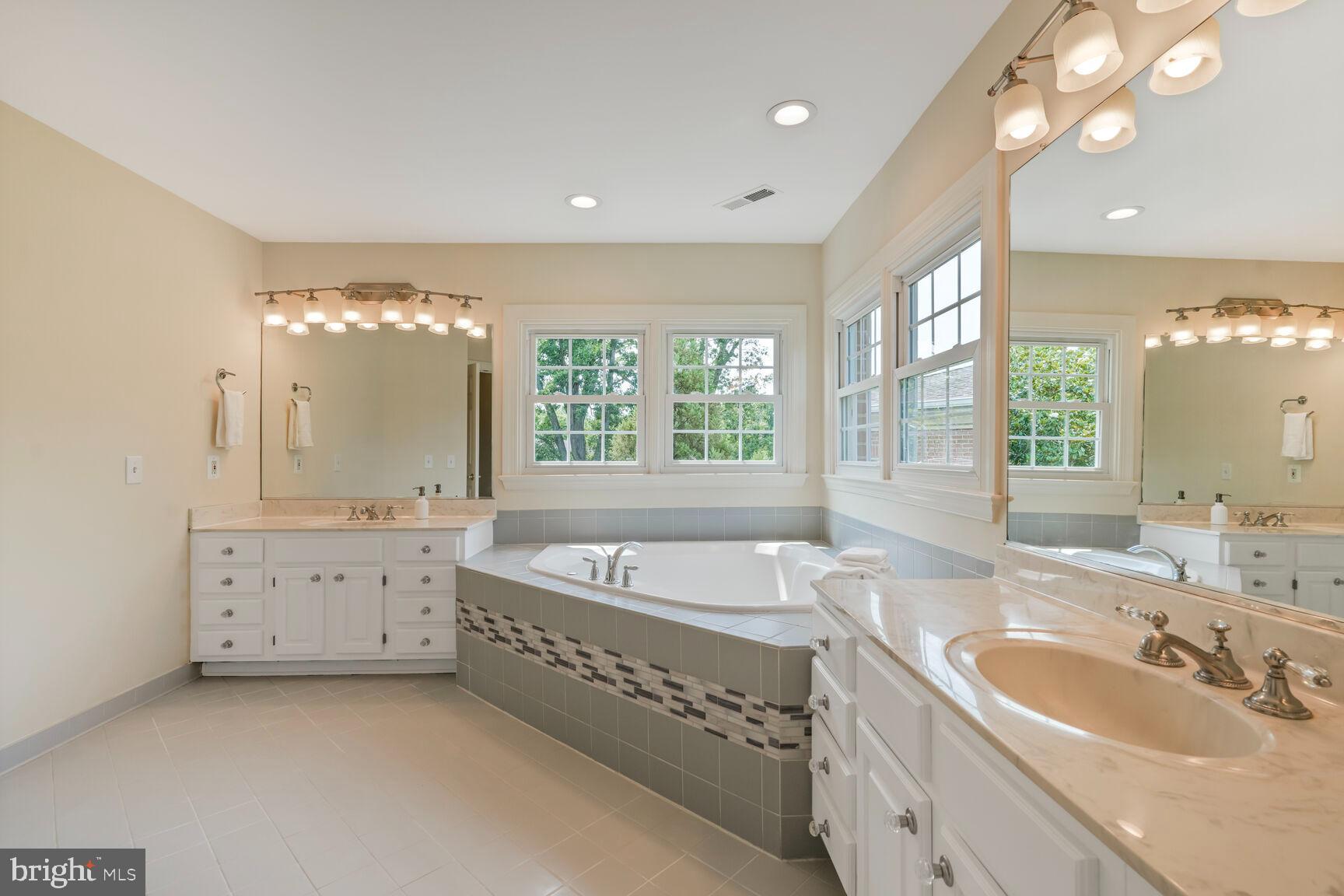 SPY HILL - Residential