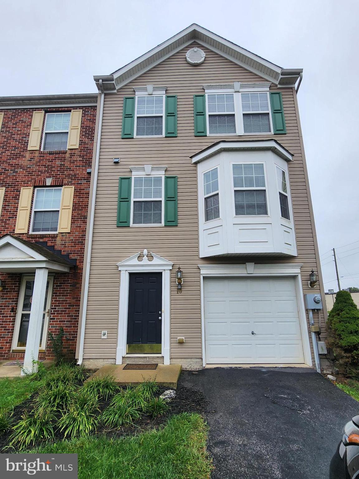 MANOR PARK - Residential Lease