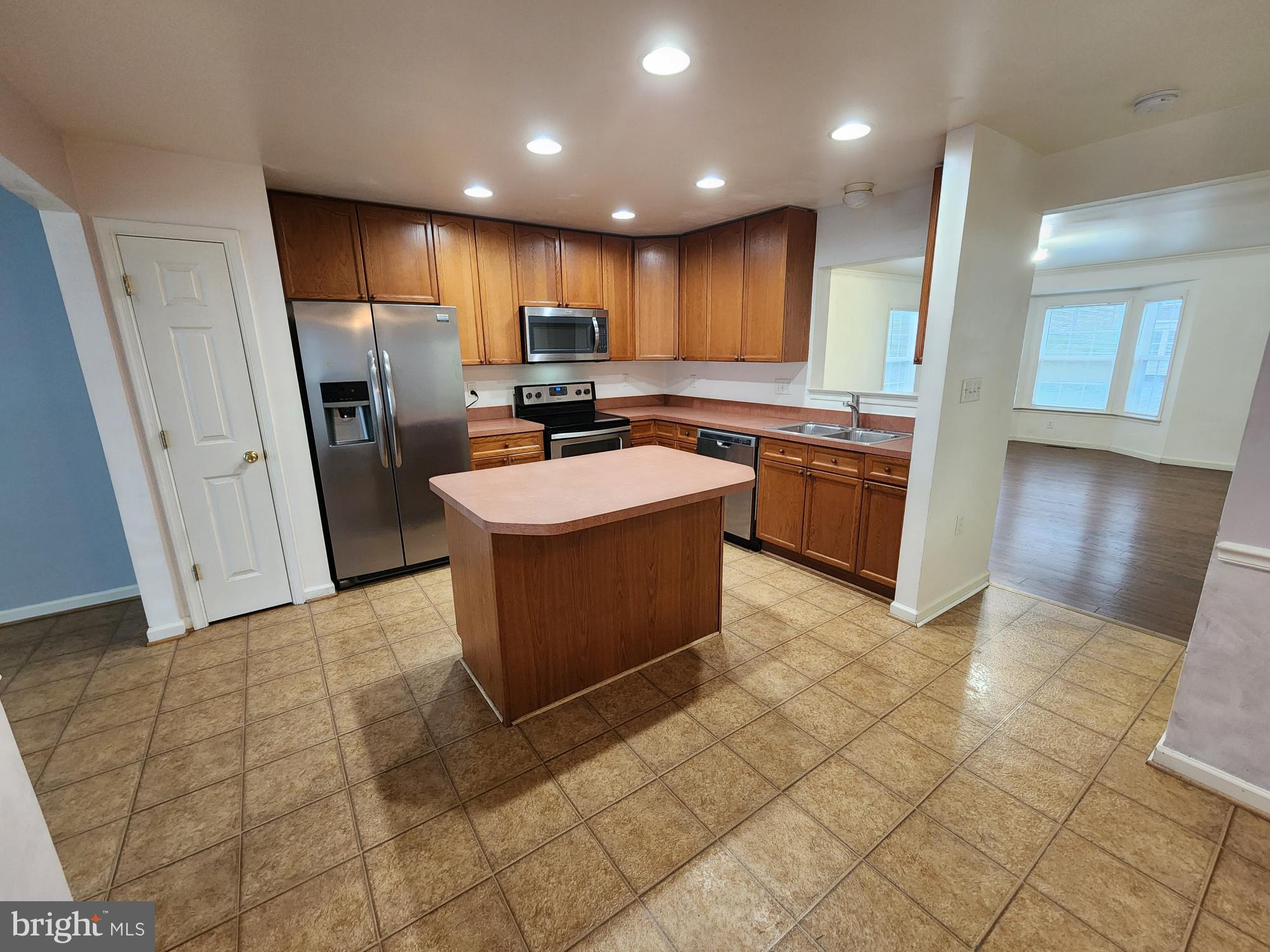 MANOR PARK - Residential Lease