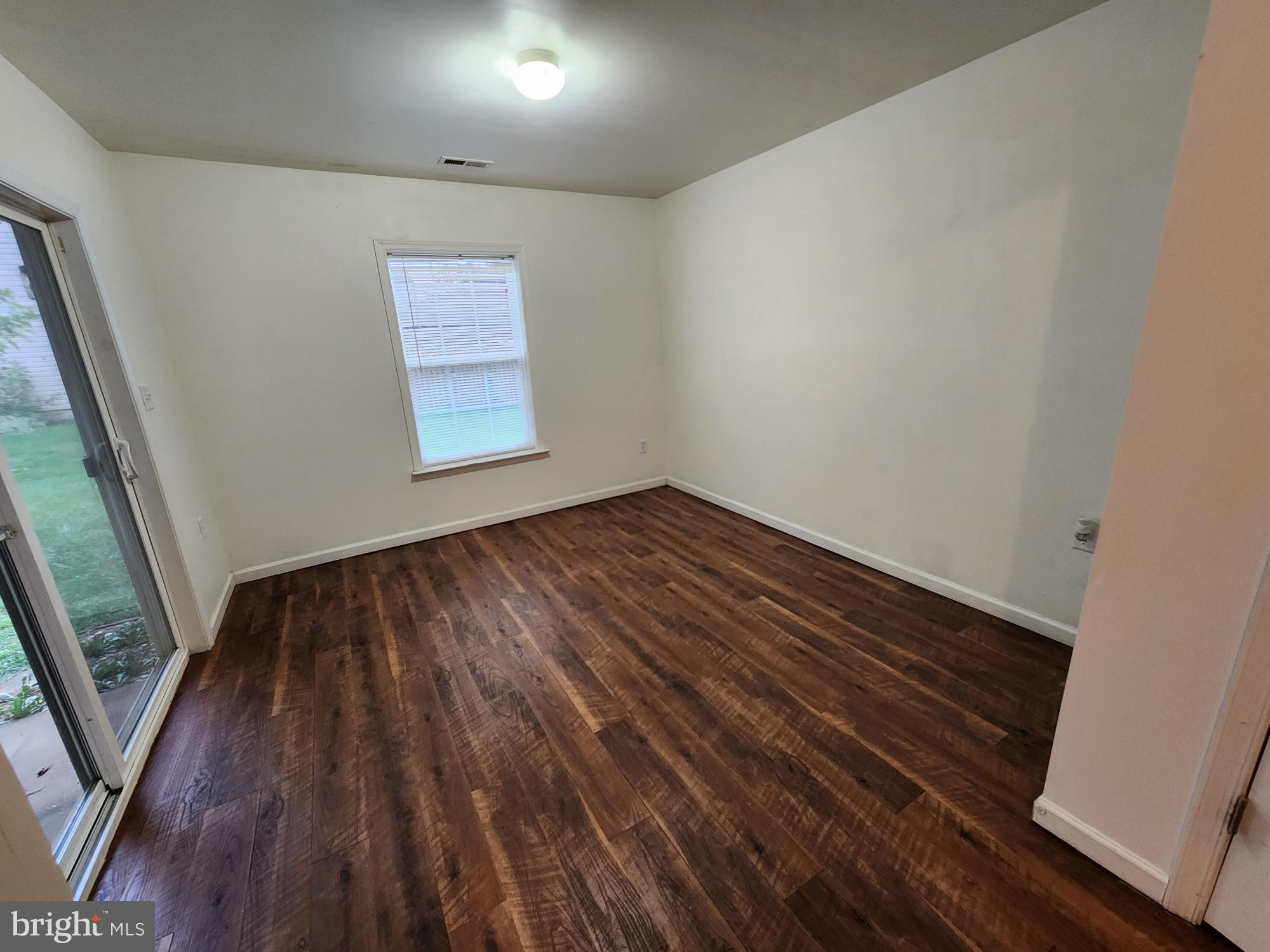 MANOR PARK - Residential Lease