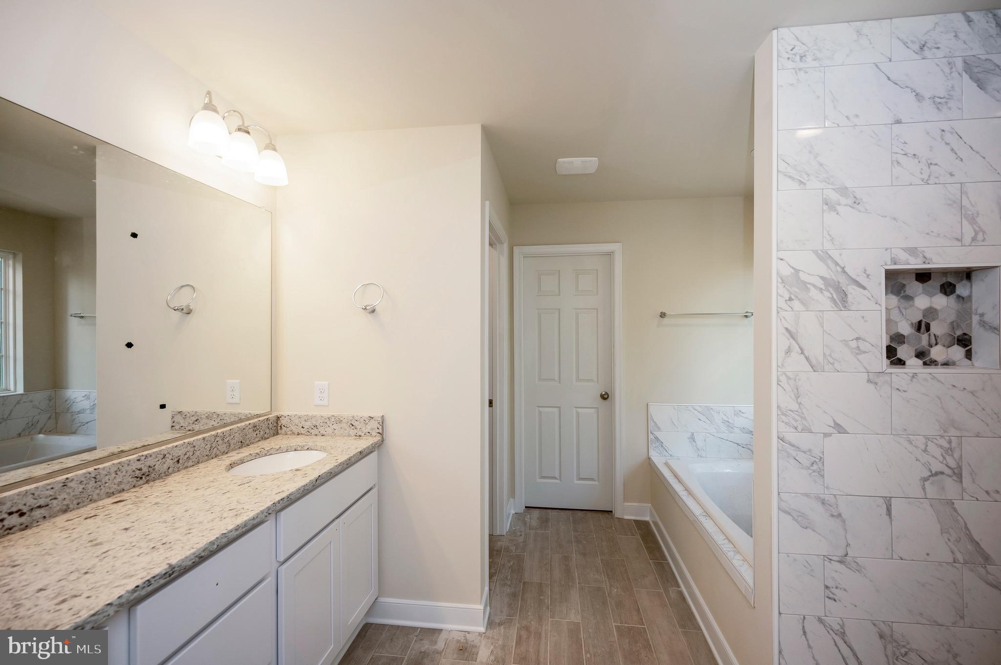 PRESIDENTIAL LAKES - Residential