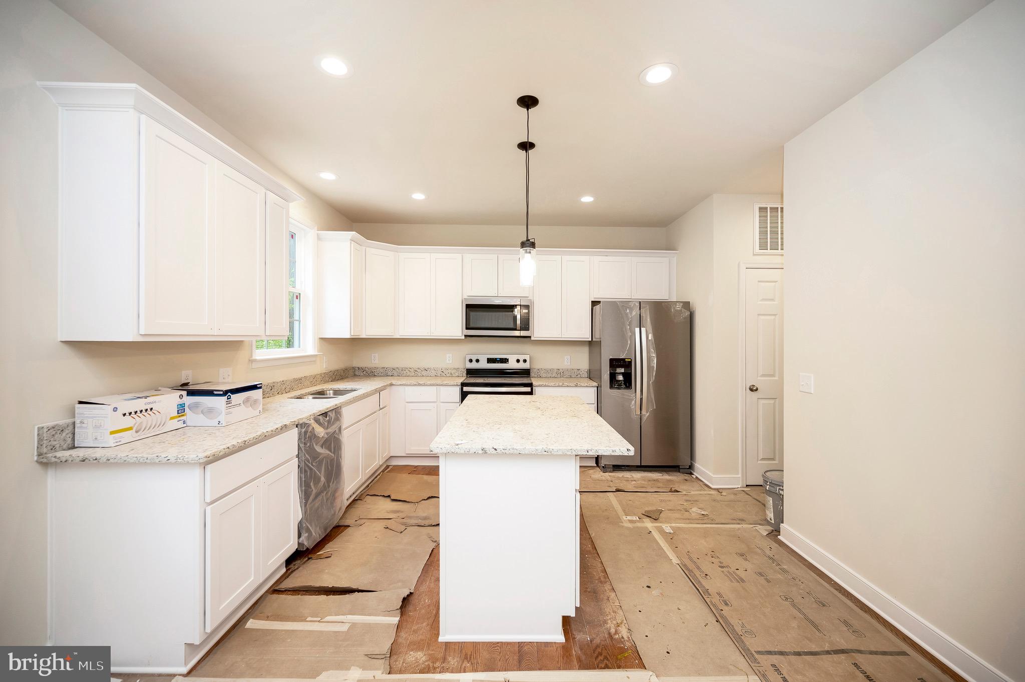 PRESIDENTIAL LAKES - Residential