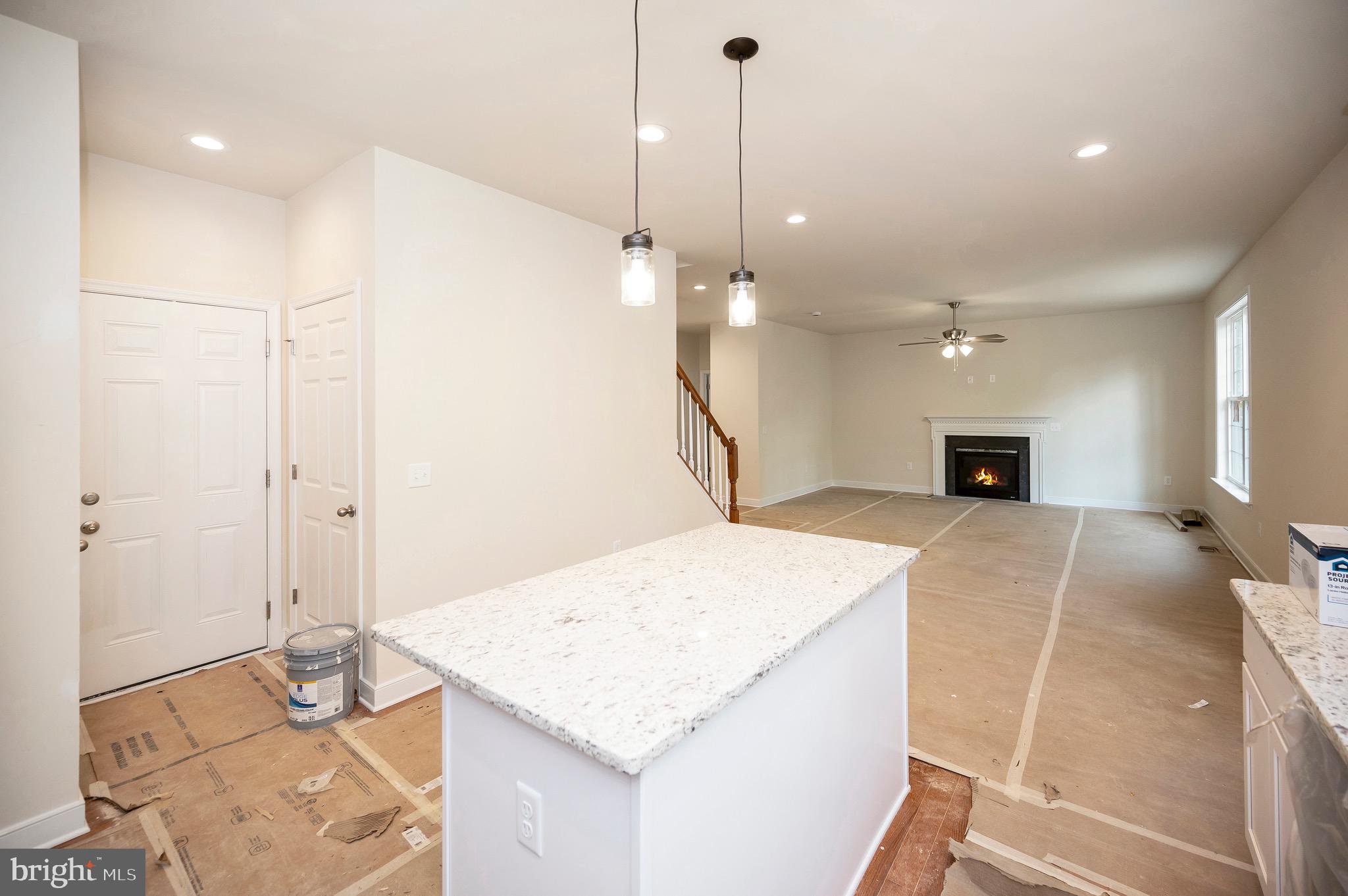 PRESIDENTIAL LAKES - Residential