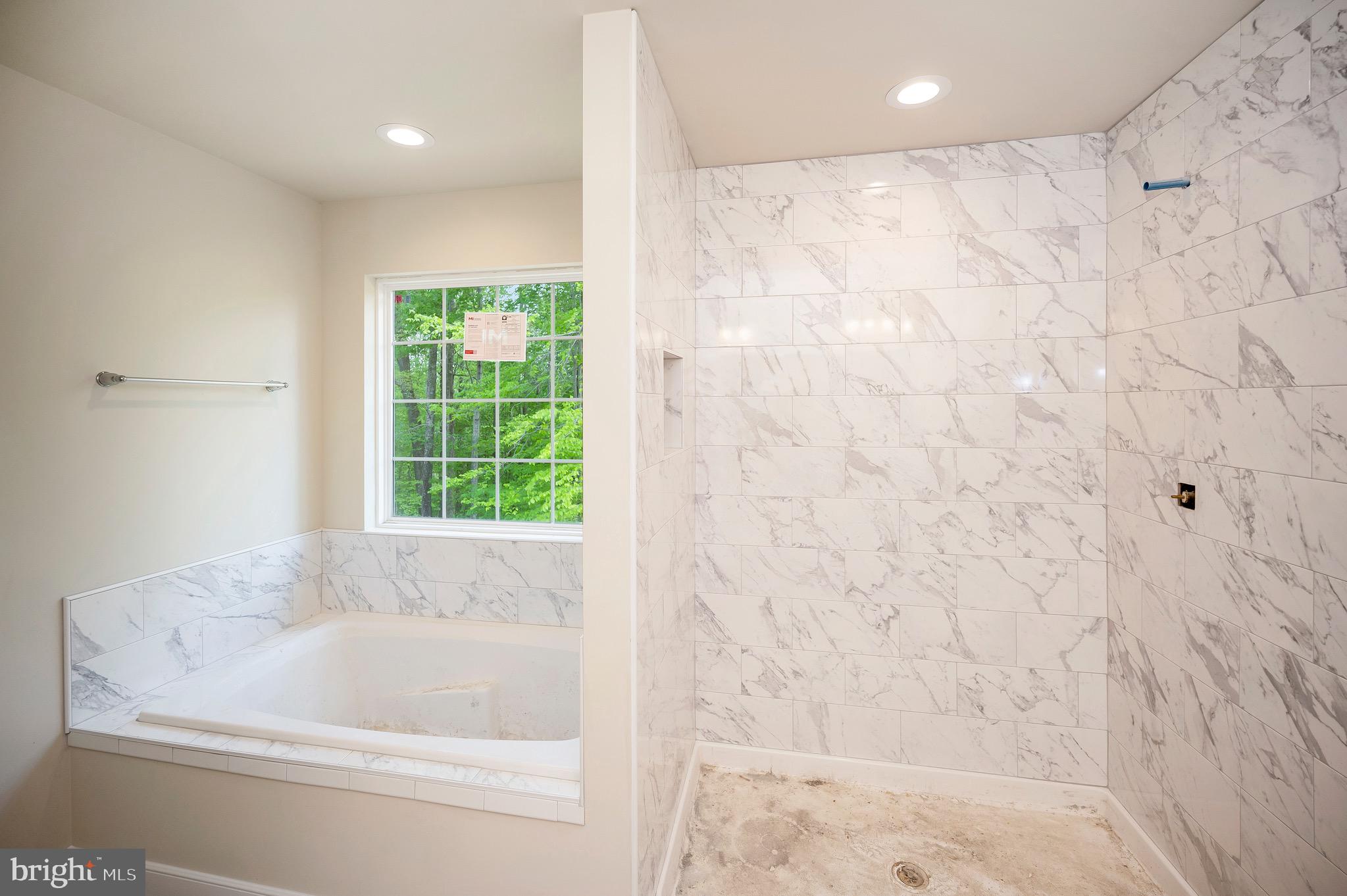 PRESIDENTIAL LAKES - Residential