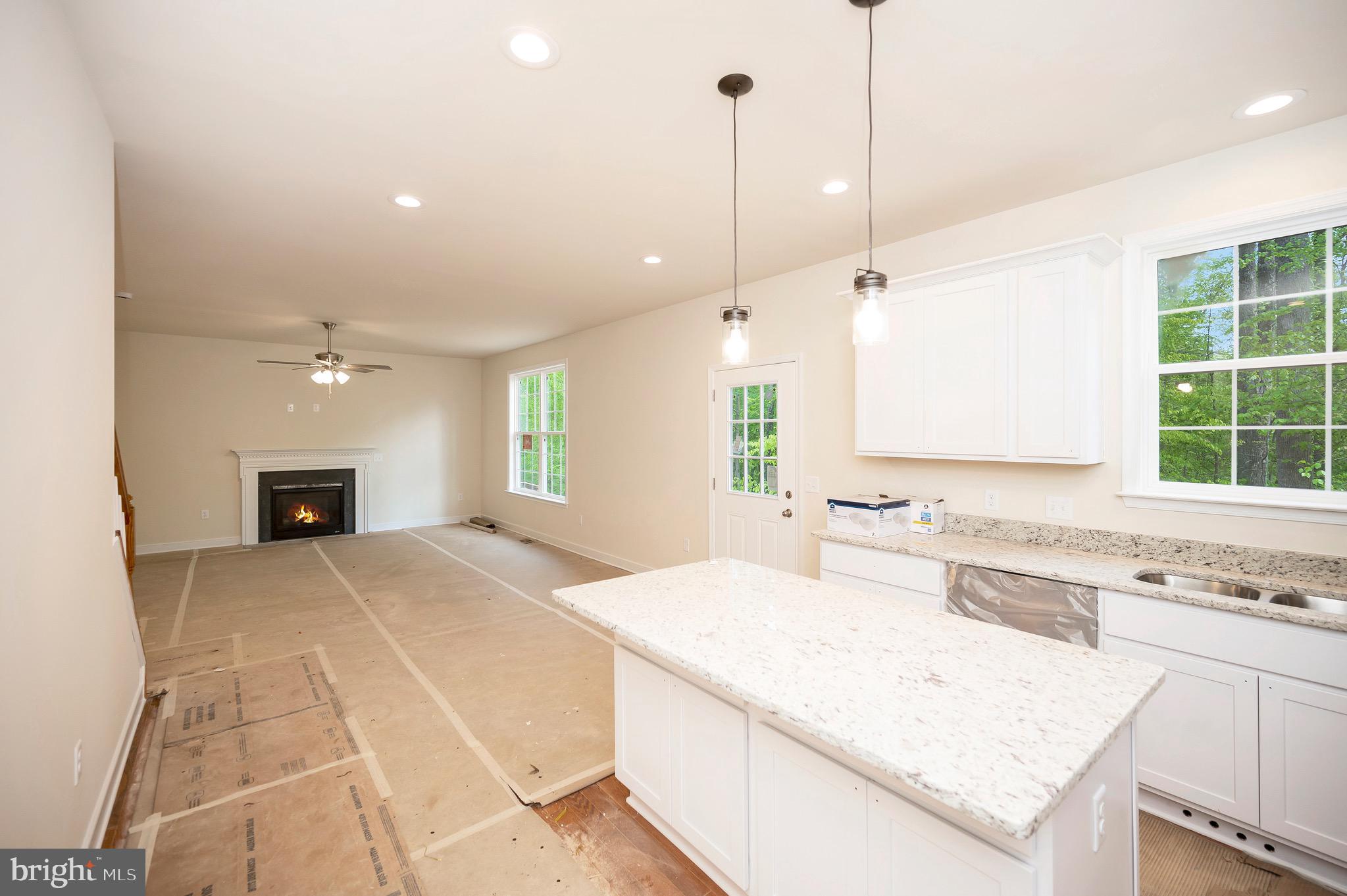 PRESIDENTIAL LAKES - Residential