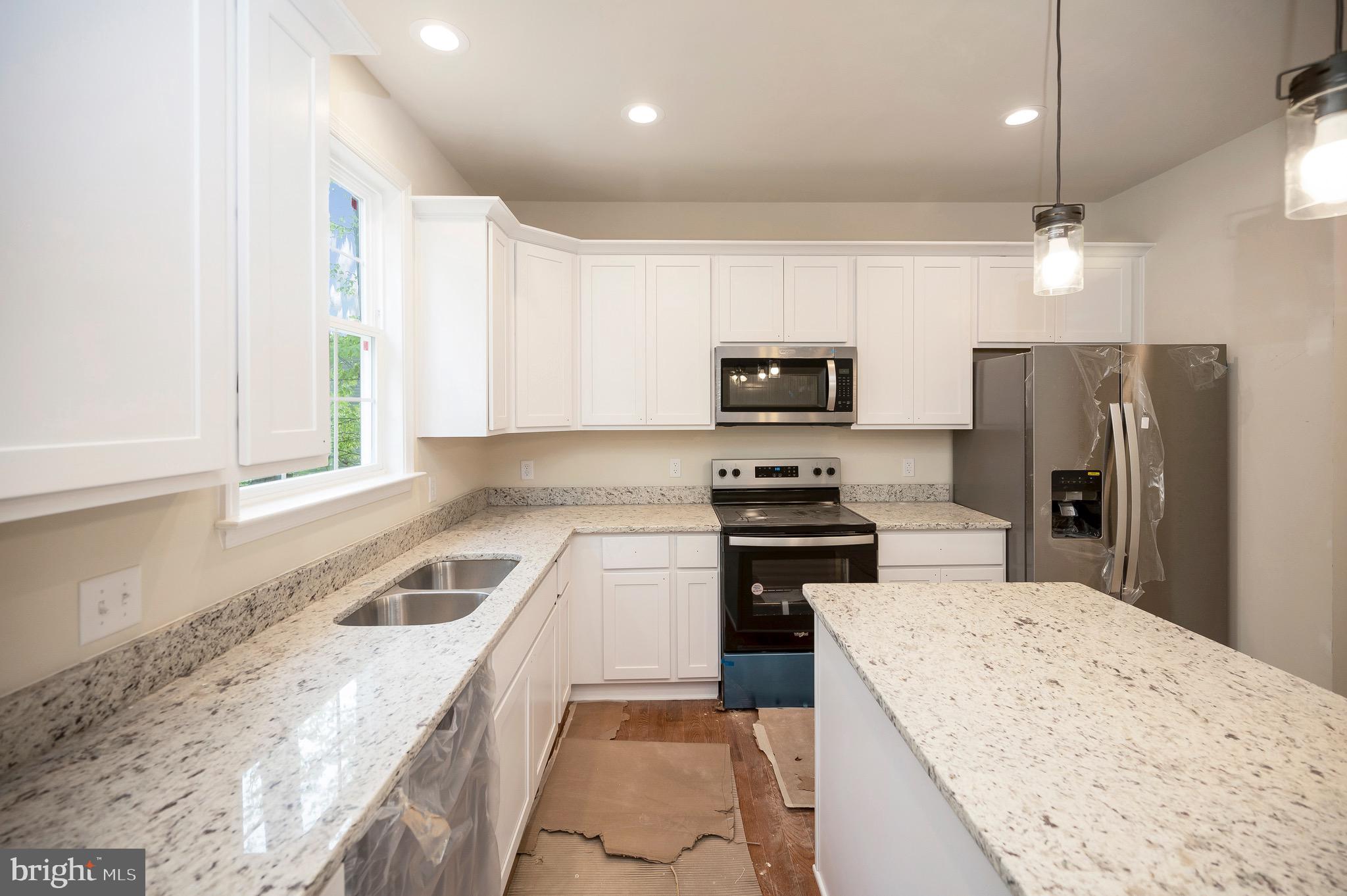 PRESIDENTIAL LAKES - Residential