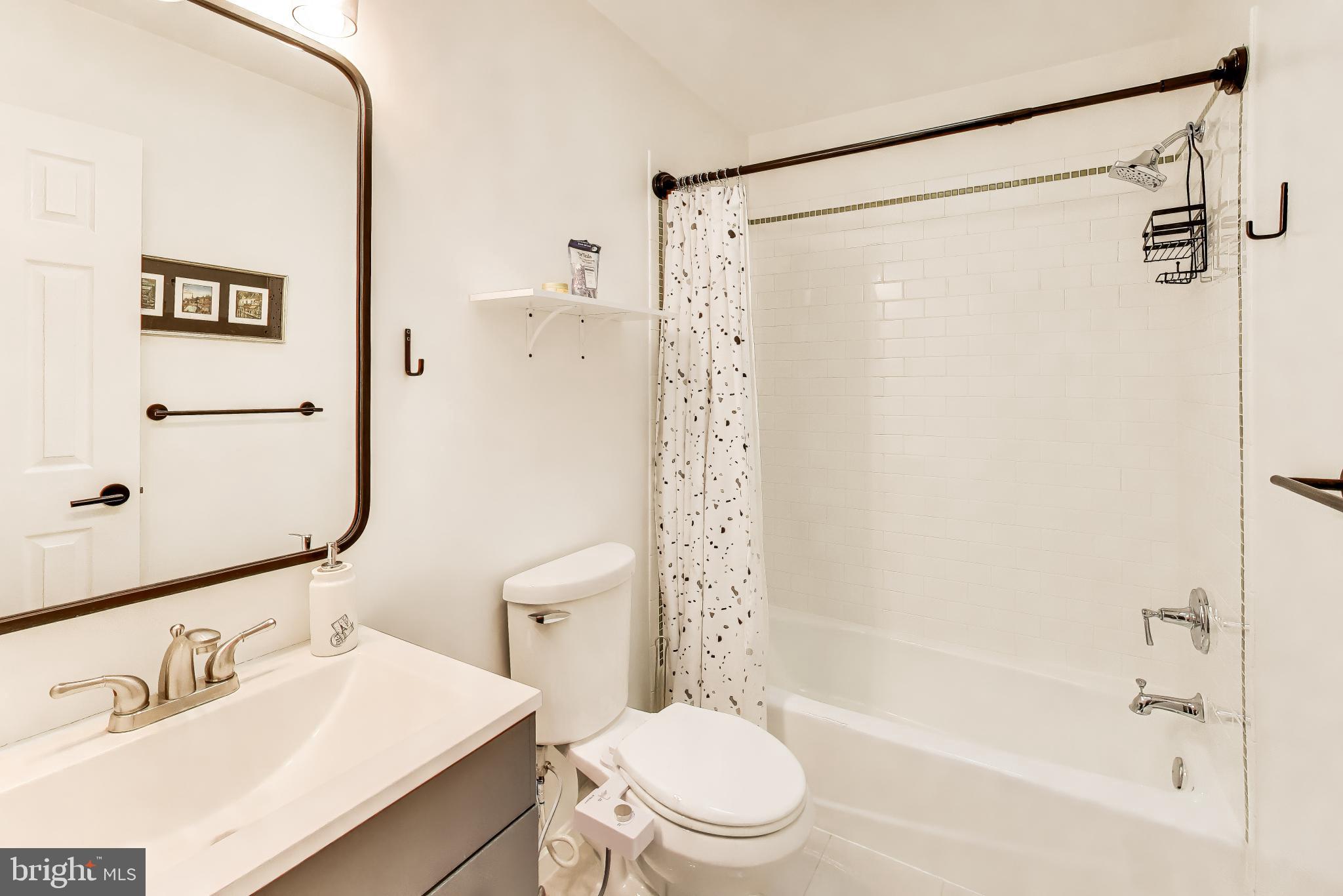 CHEVERLY HILLS - Residential