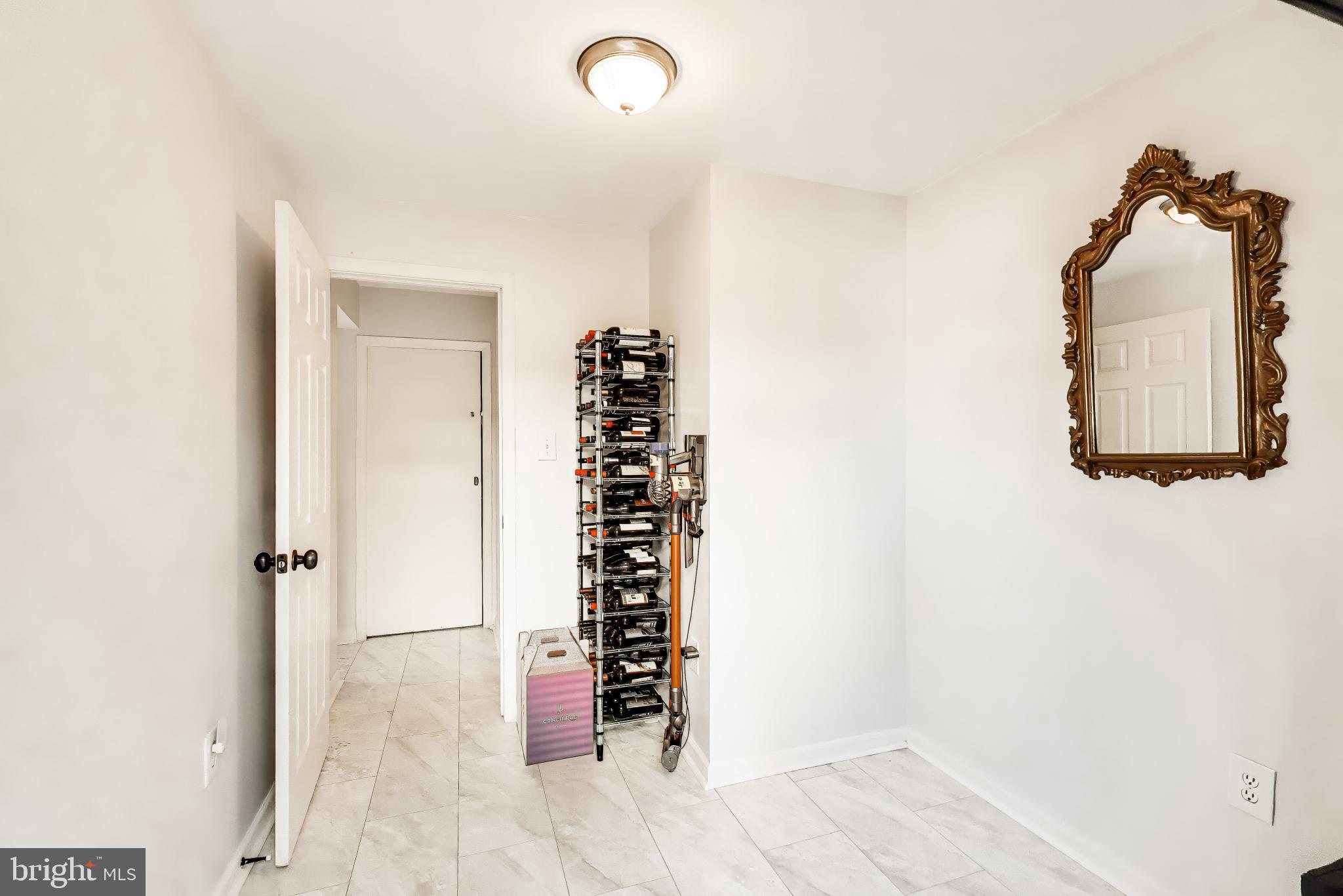 CHEVERLY HILLS - Residential