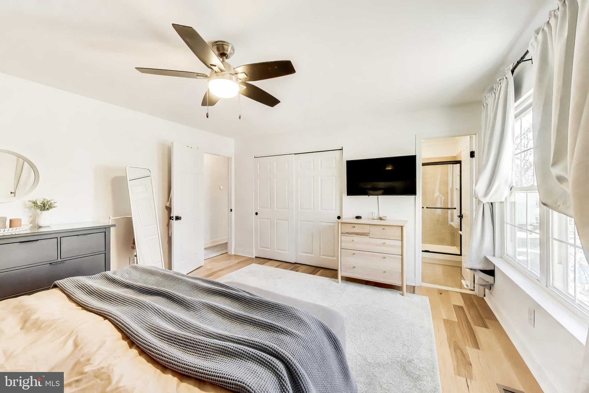 CHEVERLY HILLS - Residential