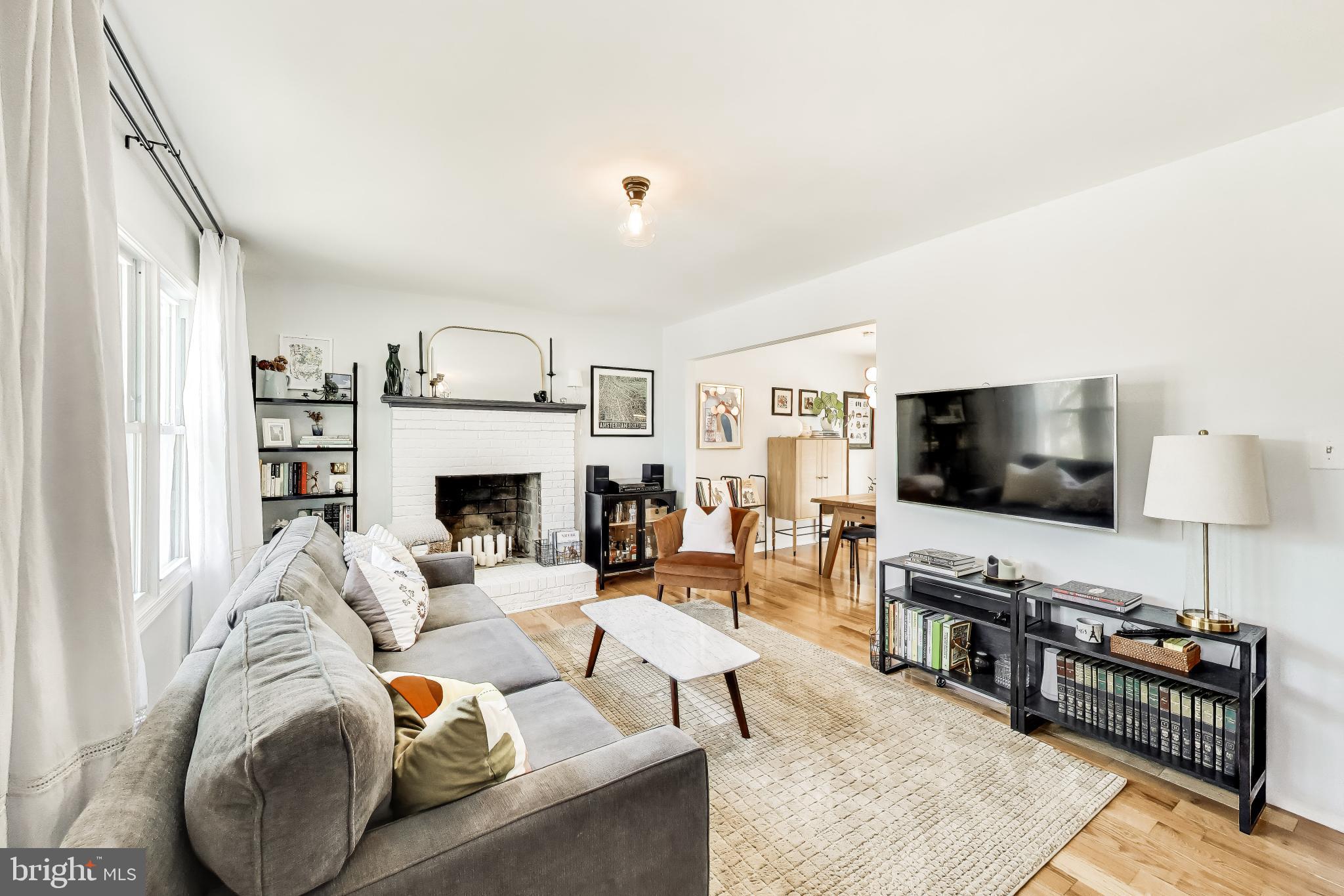 CHEVERLY HILLS - Residential