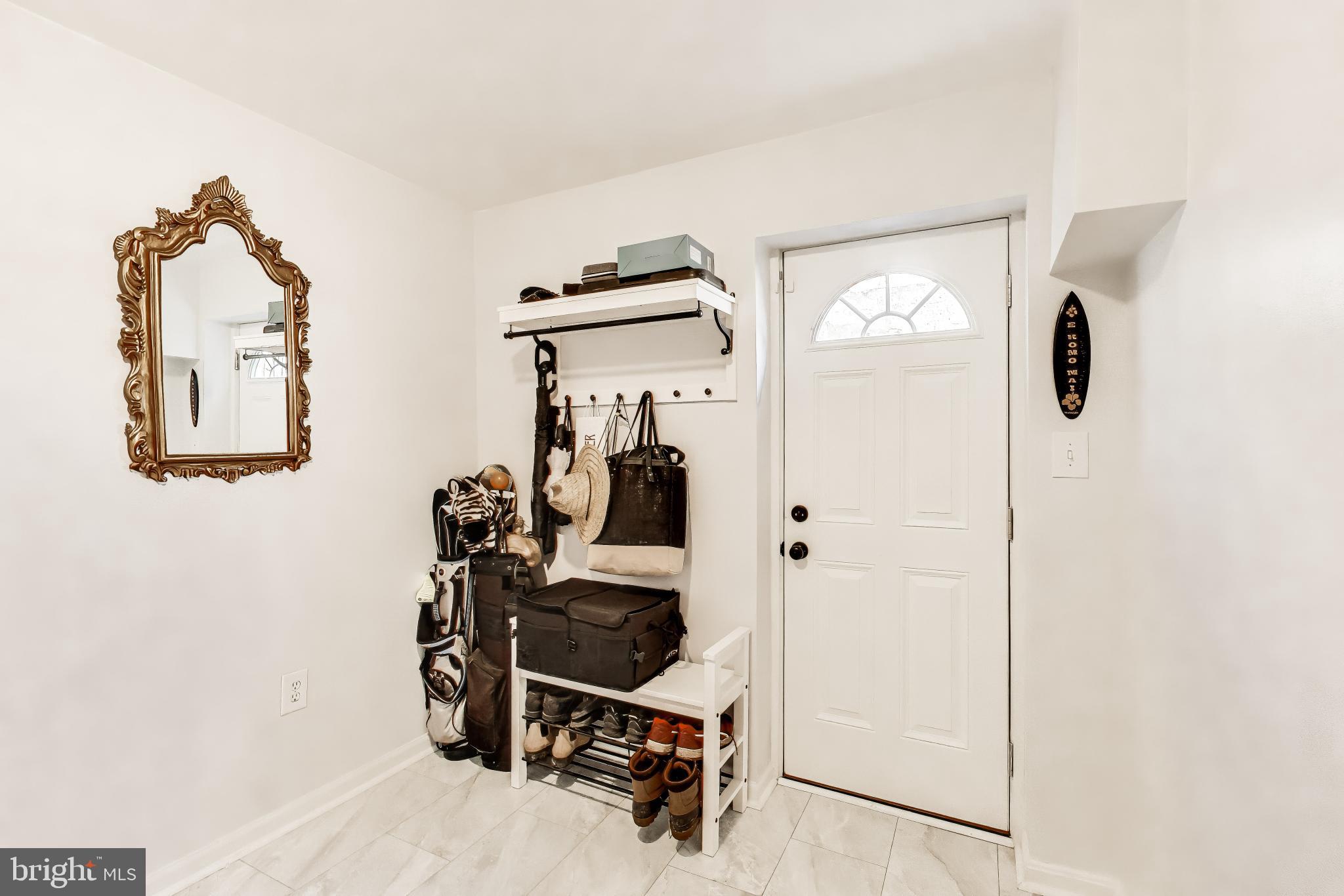 CHEVERLY HILLS - Residential