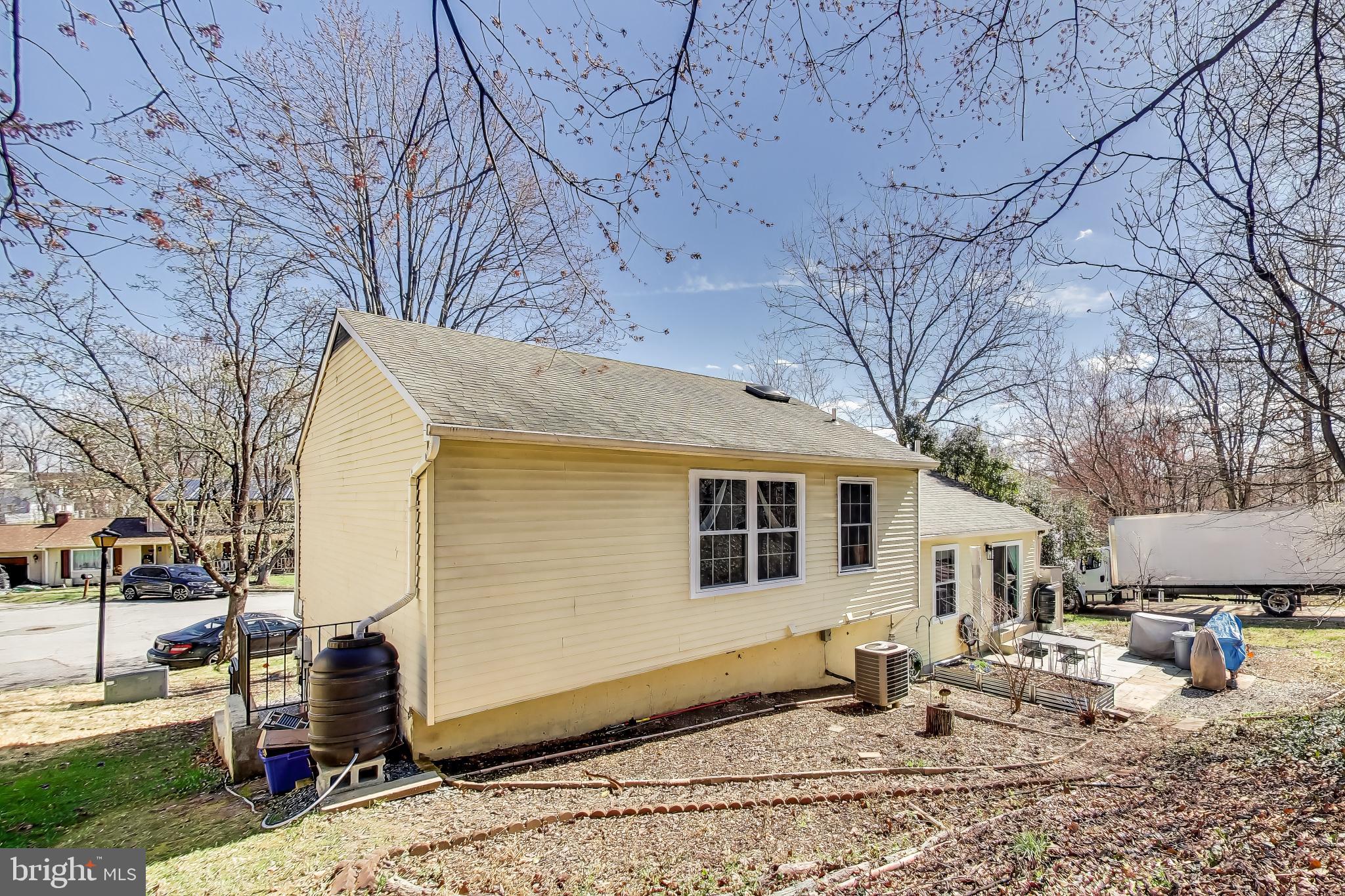 CHEVERLY HILLS - Residential