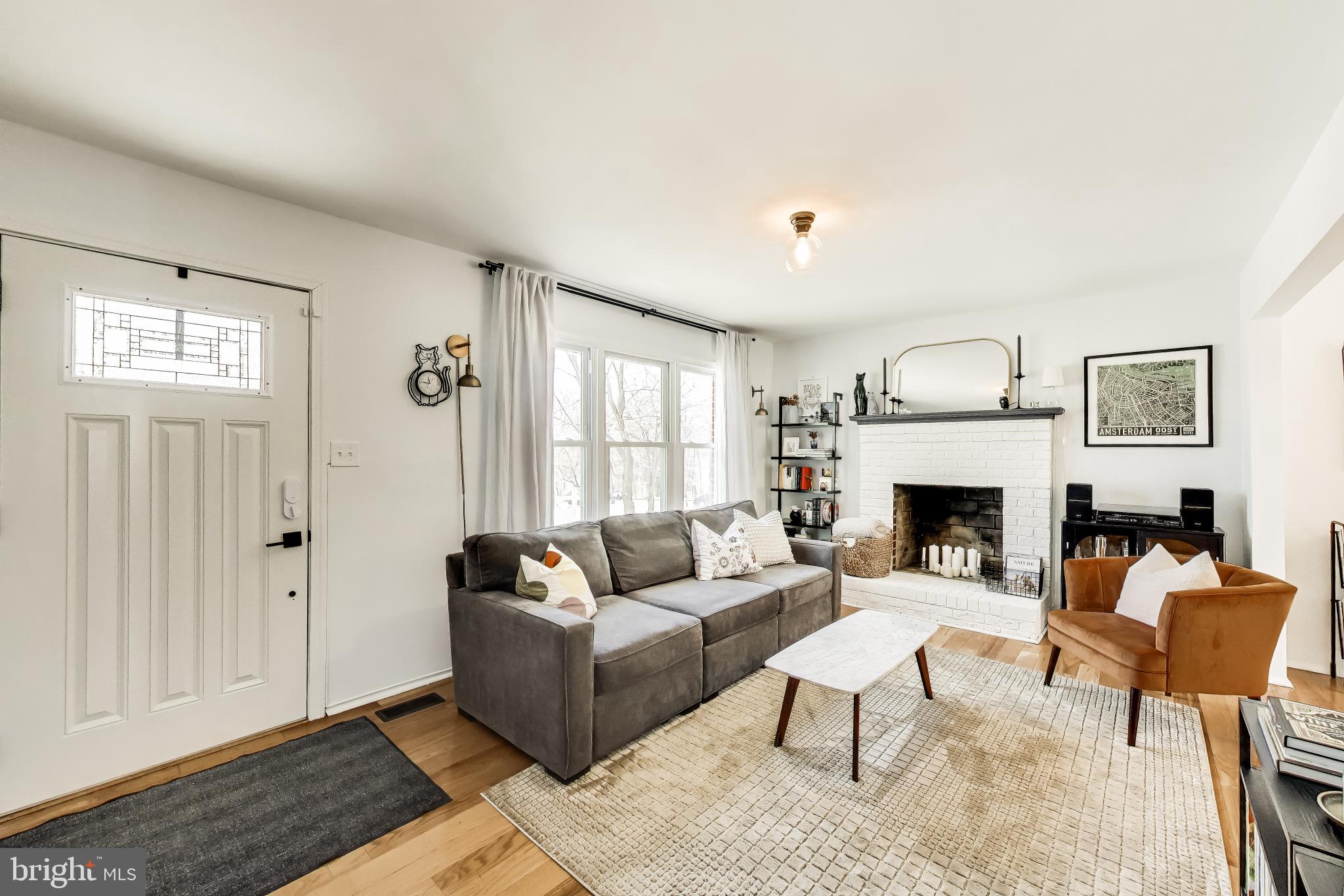 CHEVERLY HILLS - Residential