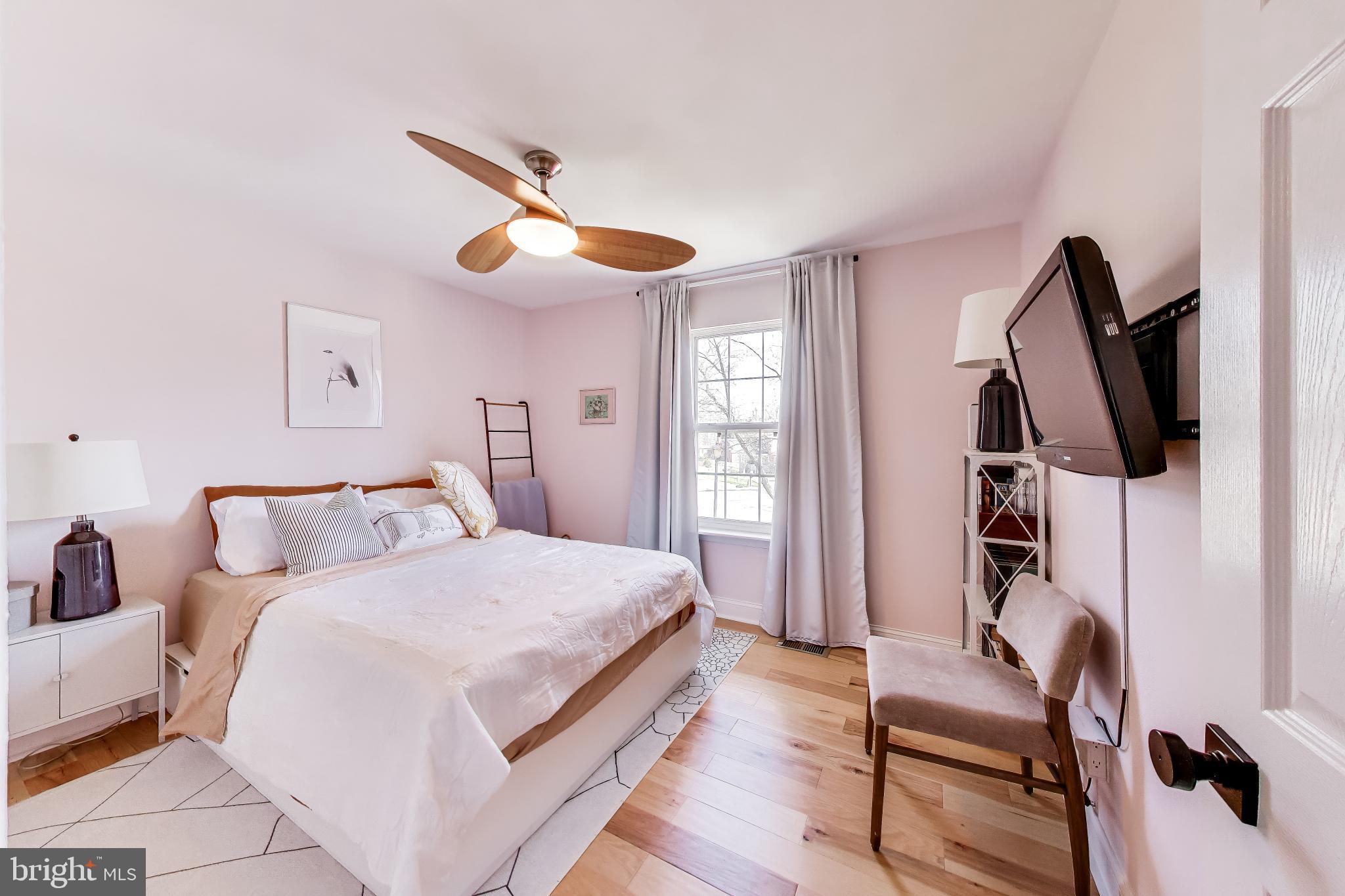 CHEVERLY HILLS - Residential