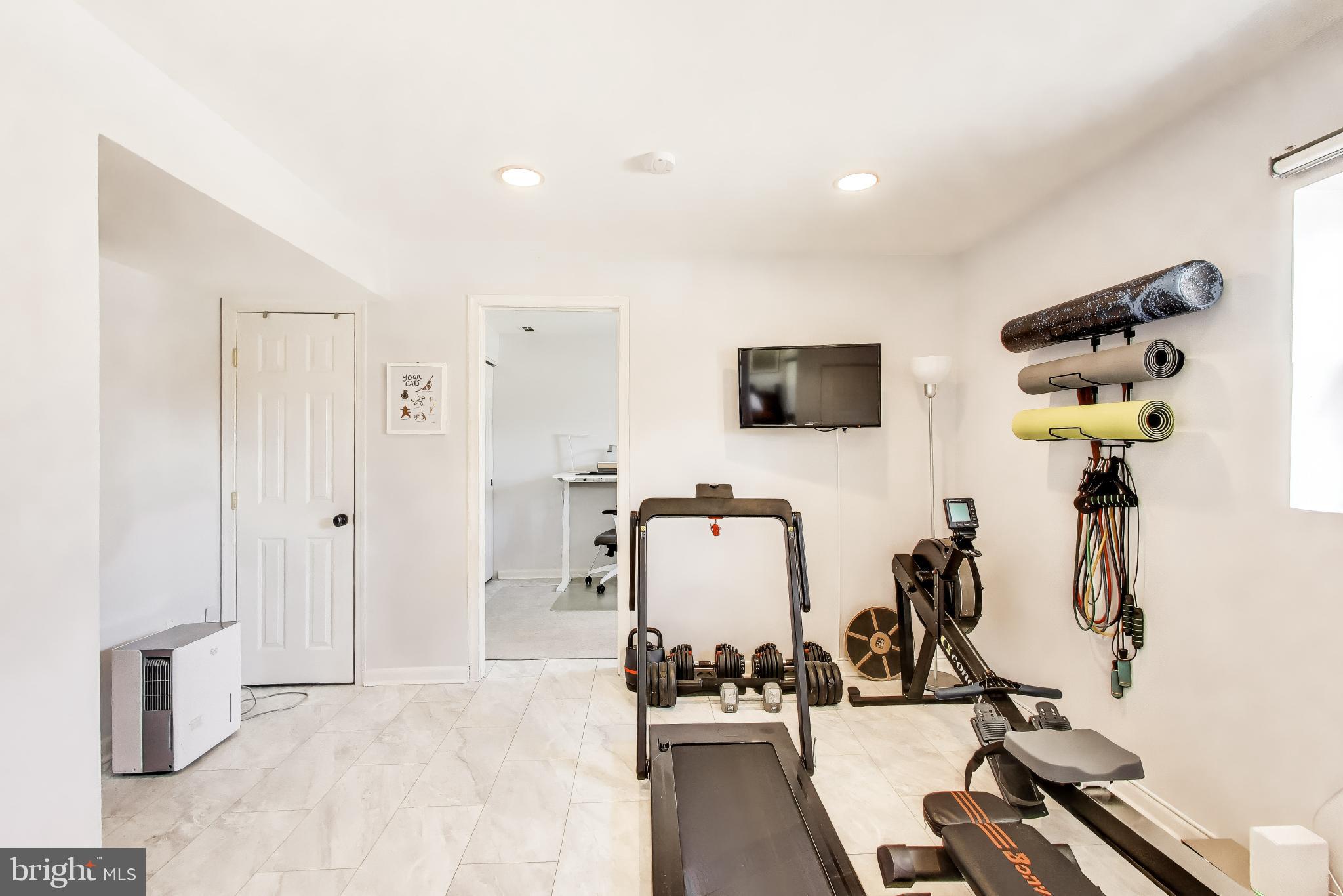 CHEVERLY HILLS - Residential