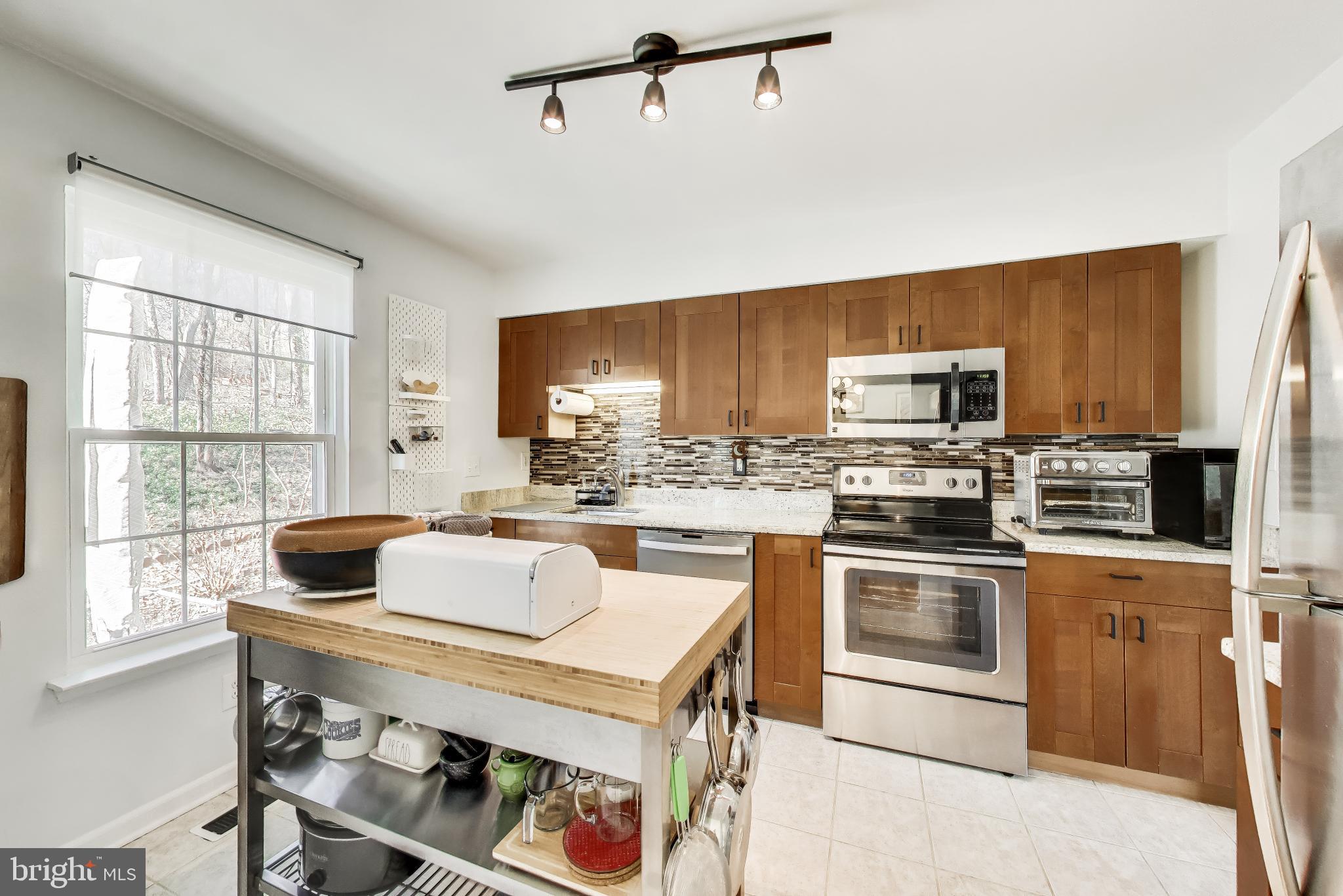 CHEVERLY HILLS - Residential