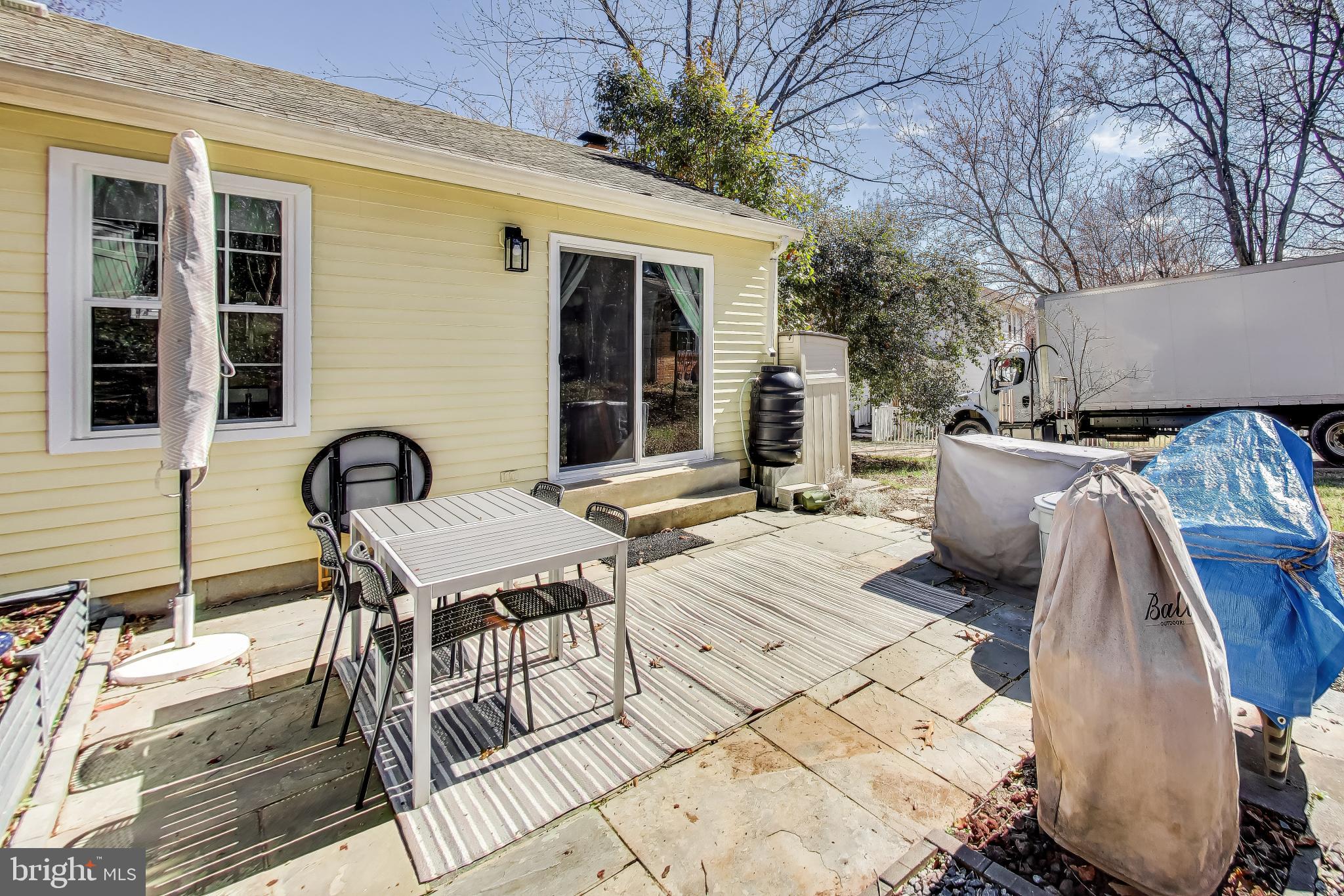 CHEVERLY HILLS - Residential