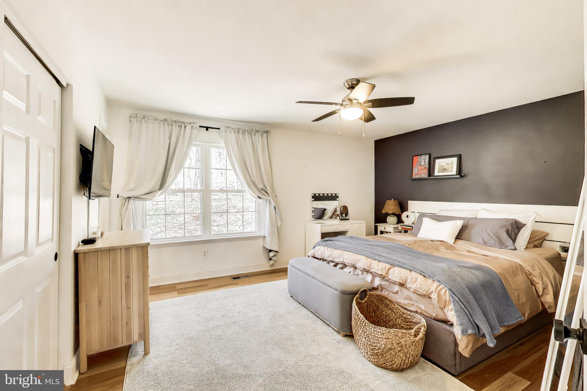 CHEVERLY HILLS - Residential