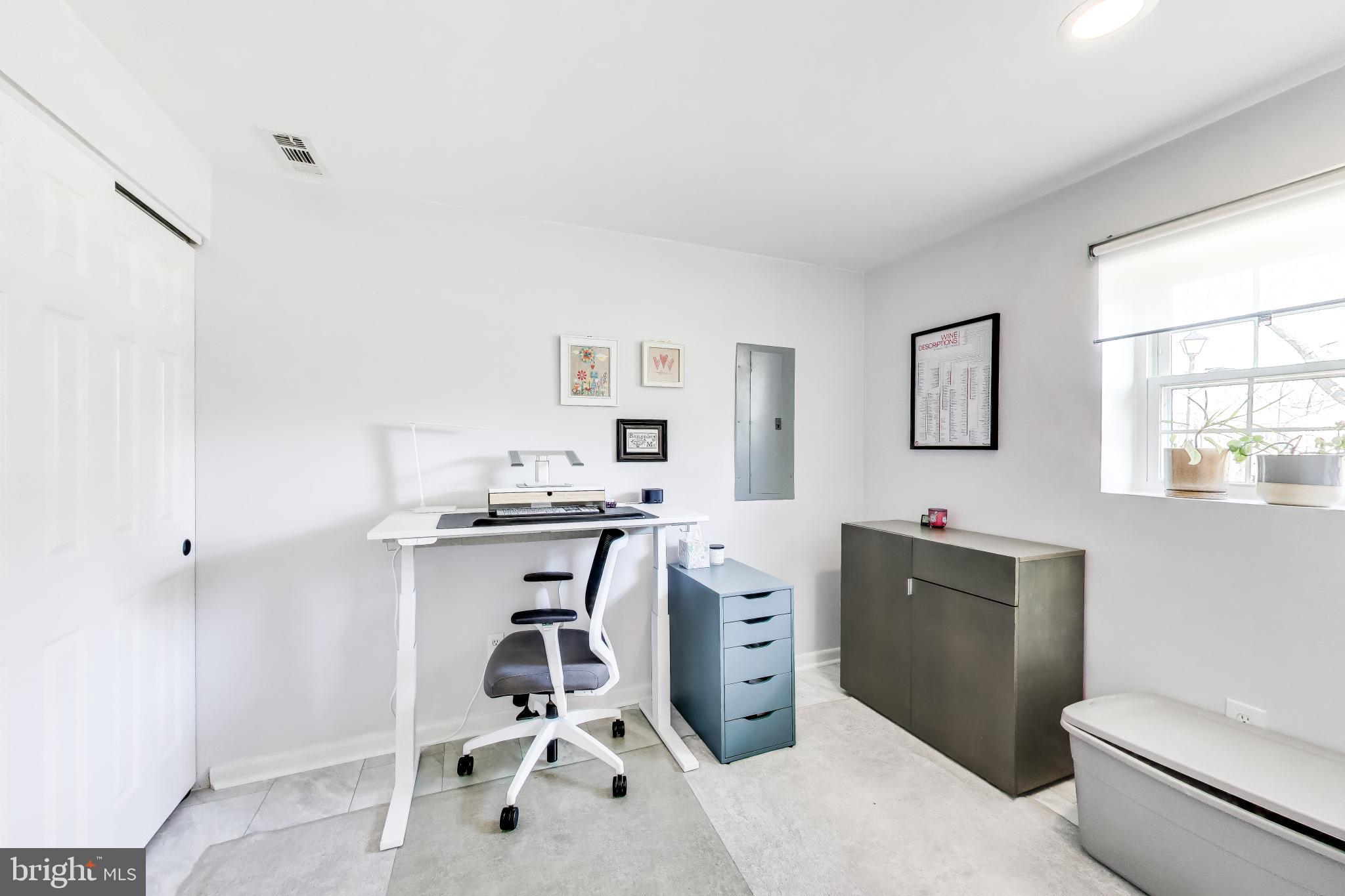 CHEVERLY HILLS - Residential