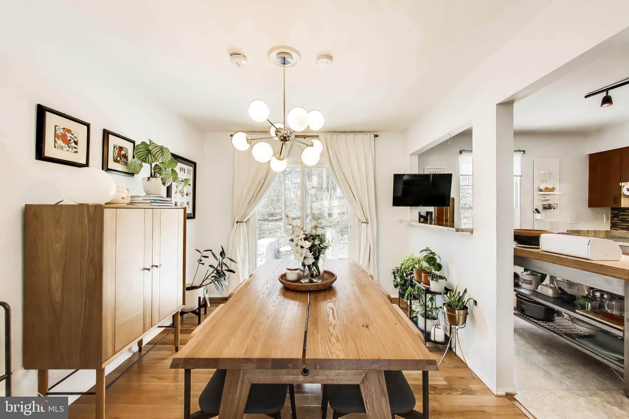 CHEVERLY HILLS - Residential