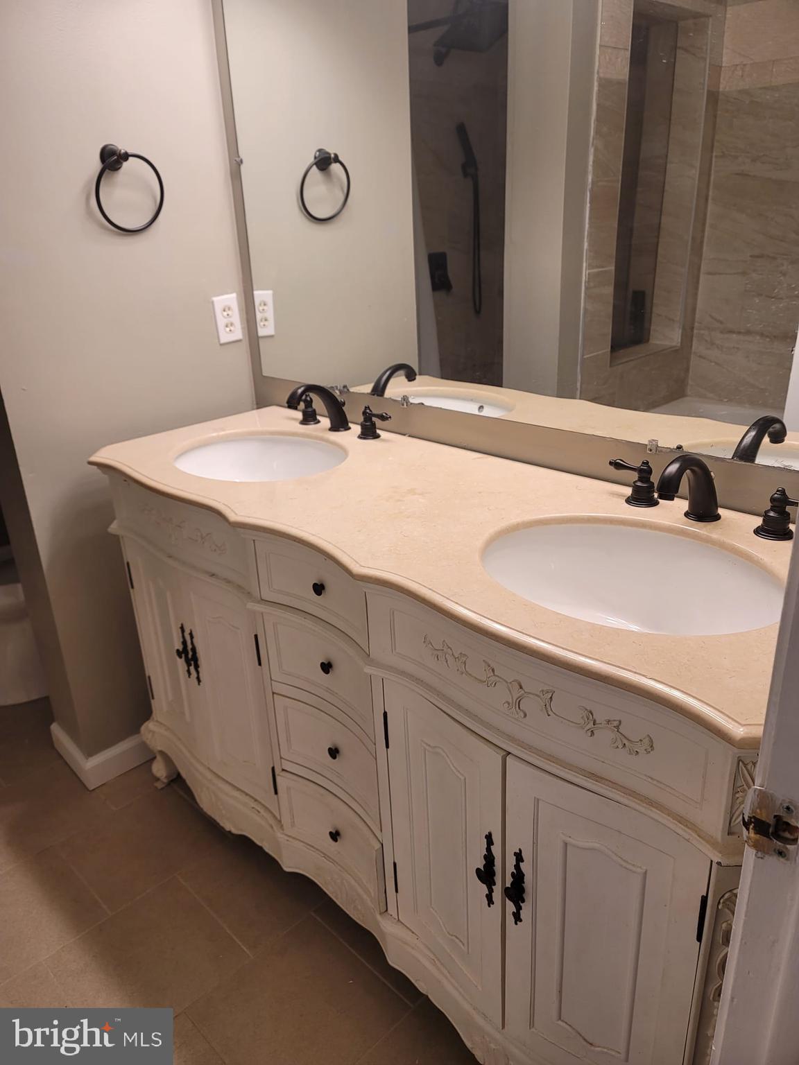 THE STATIONS - Residential Lease