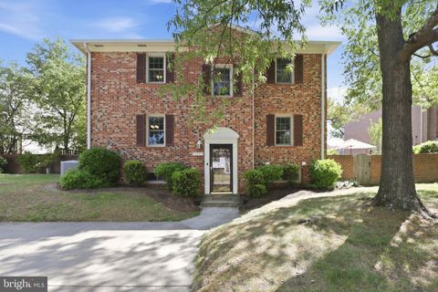 Photo of 2457 N Stevens Street, ALEXANDRIA, VA 22311 (MLS # VAAX2060354)
