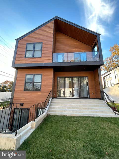 Homes For Sale - 9338 Lee Street<br/> BURKE, VA 22015