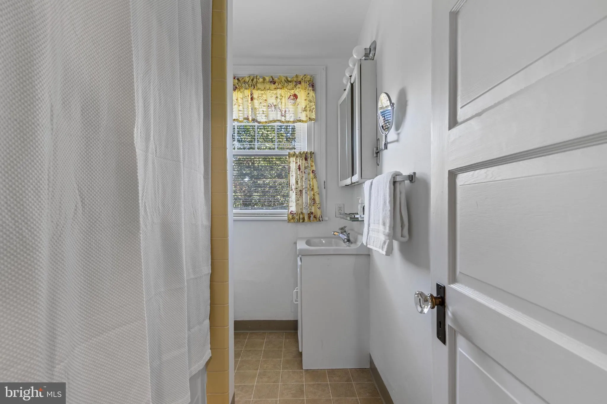 Wayne, Pennsylvania 19087, United States, 3 Bedrooms Bedrooms, ,1 BathroomBathrooms,Residential,Pending,204742