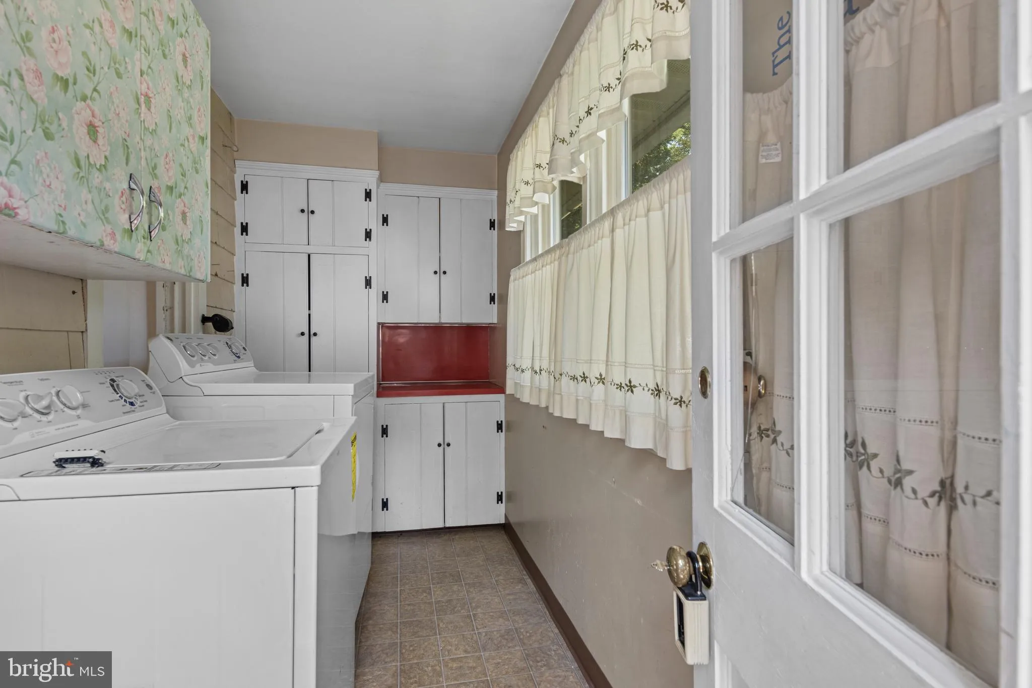 Wayne, Pennsylvania 19087, United States, 3 Bedrooms Bedrooms, ,1 BathroomBathrooms,Residential,Pending,204742