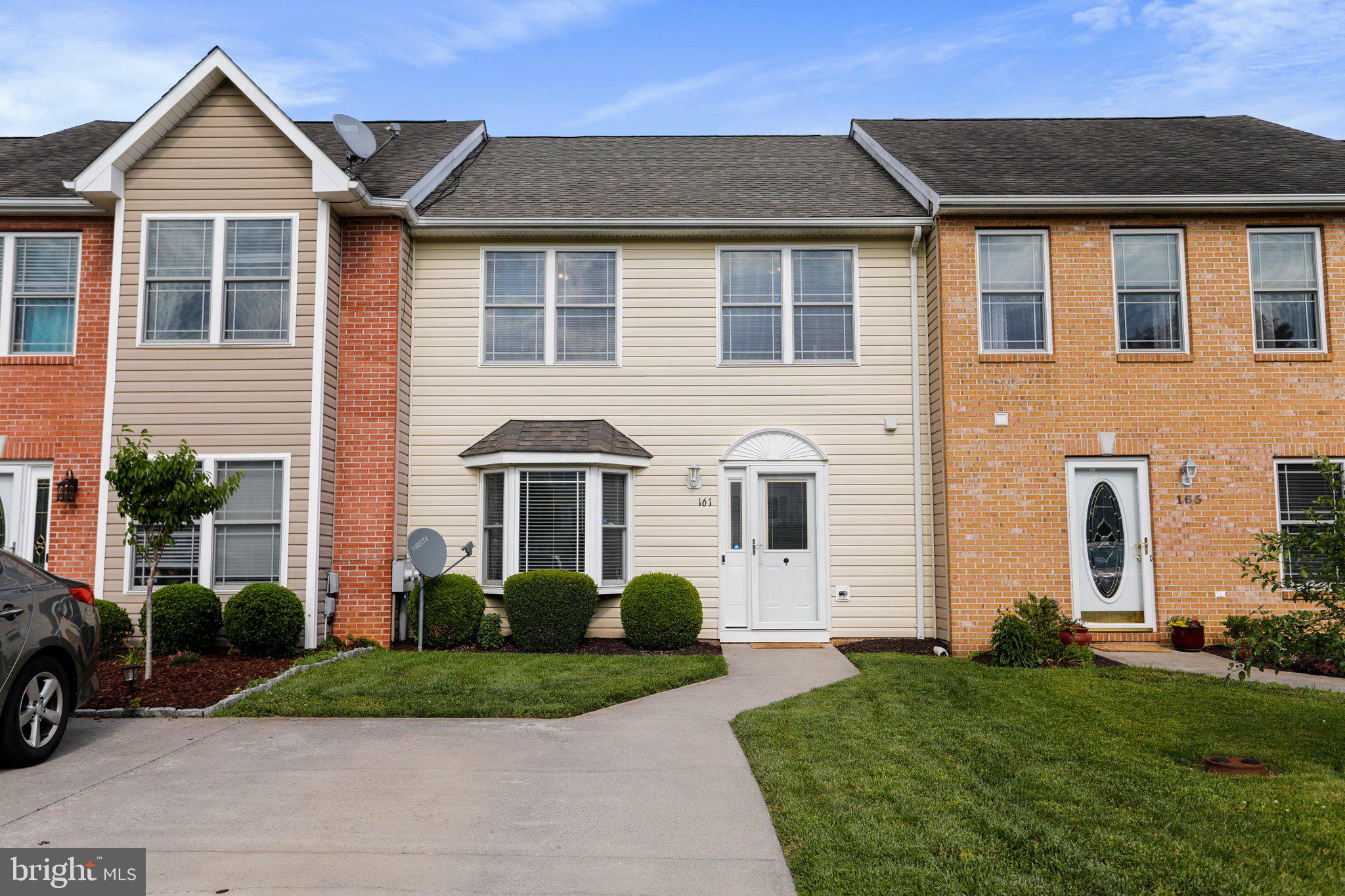 LOCUST HILL - Residential