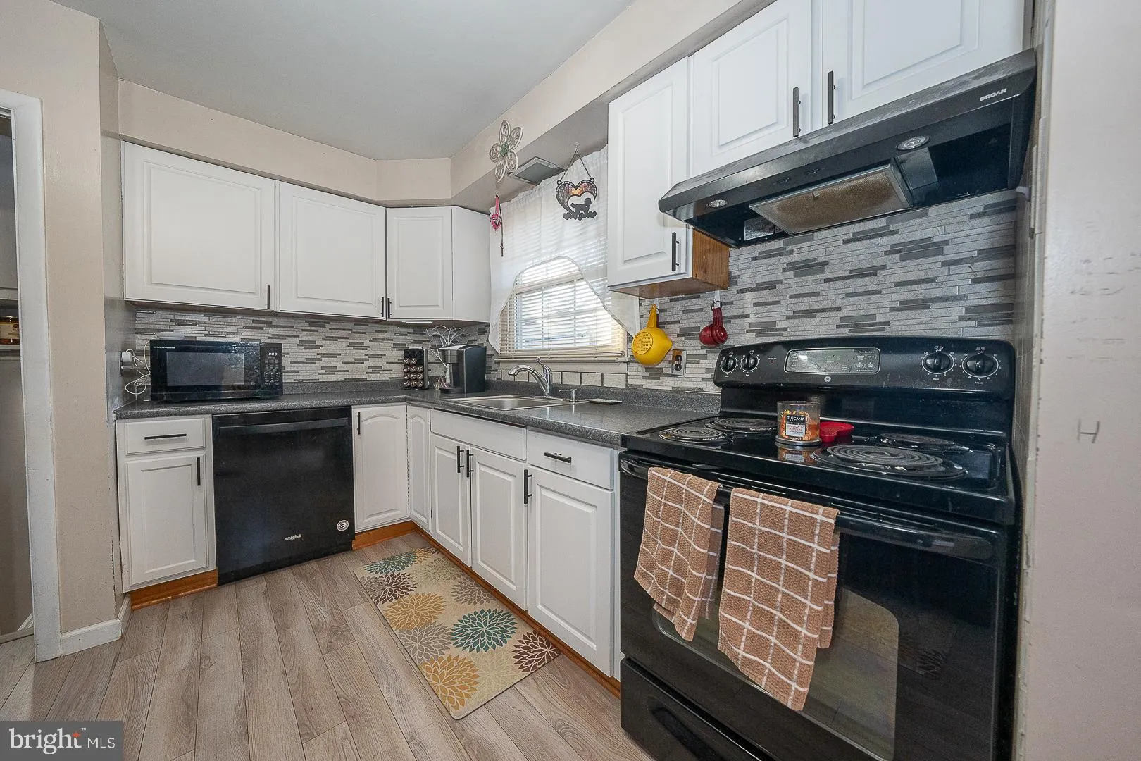 Telford, Pennsylvania 18969, United States, 4 Bedrooms Bedrooms, ,2 BathroomsBathrooms,Residential,Pending,22335