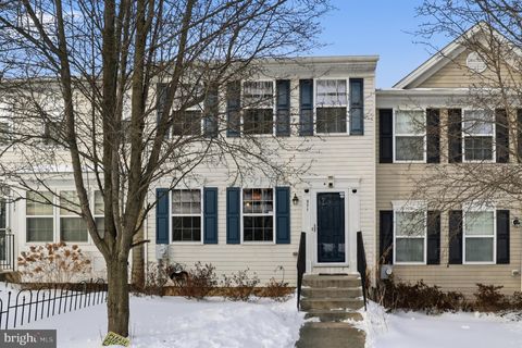 371 DICKENS DRIVE LANCASTER PA 17603