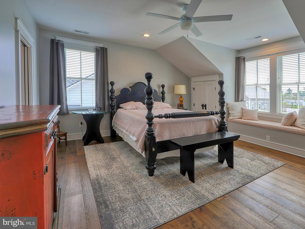 MARINERS RETREAT - Residential