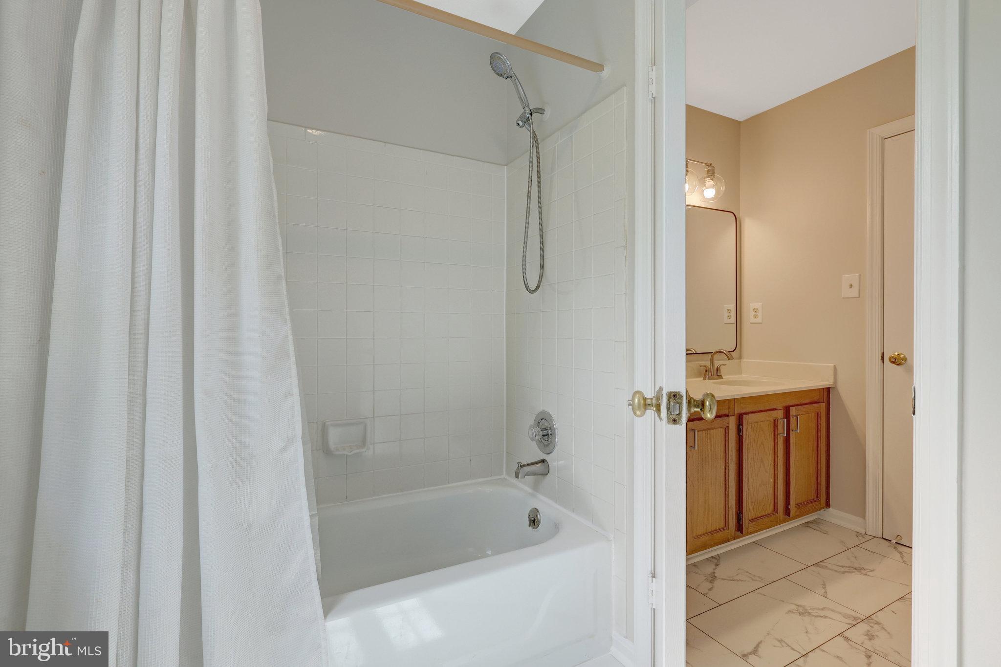 COUNTRYSIDE - Residential