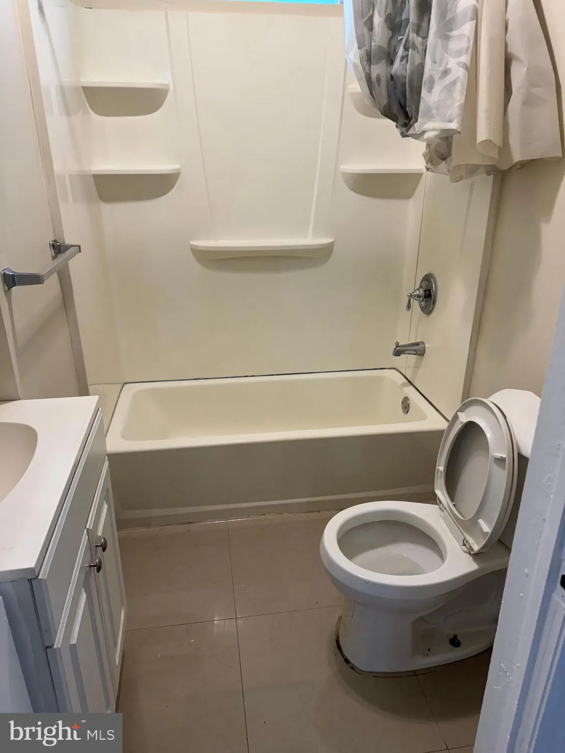 Philadelphia, Pennsylvania 19142, United States, 2 Bedrooms Bedrooms, ,1 BathroomBathrooms,Residential,Active,129478