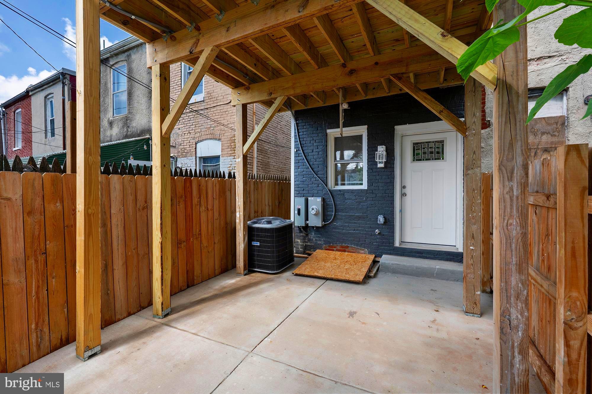 BROADWAY EAST - Residential