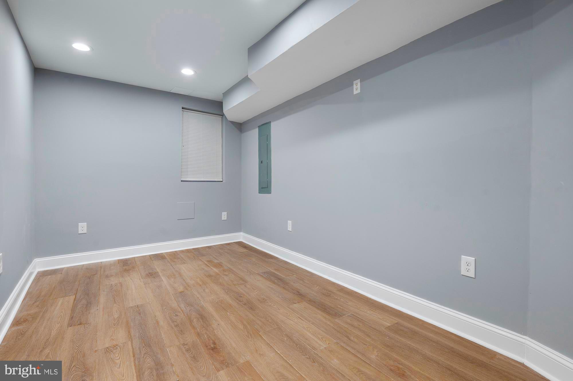 BROADWAY EAST - Residential