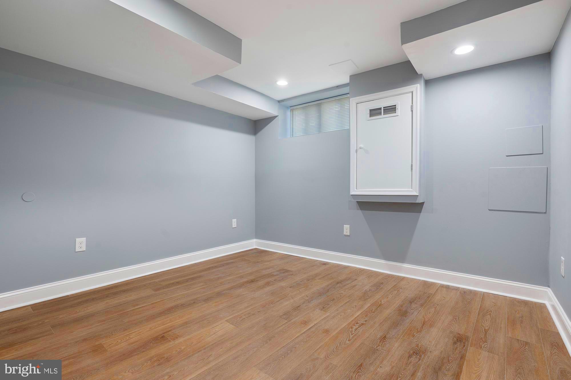 BROADWAY EAST - Residential