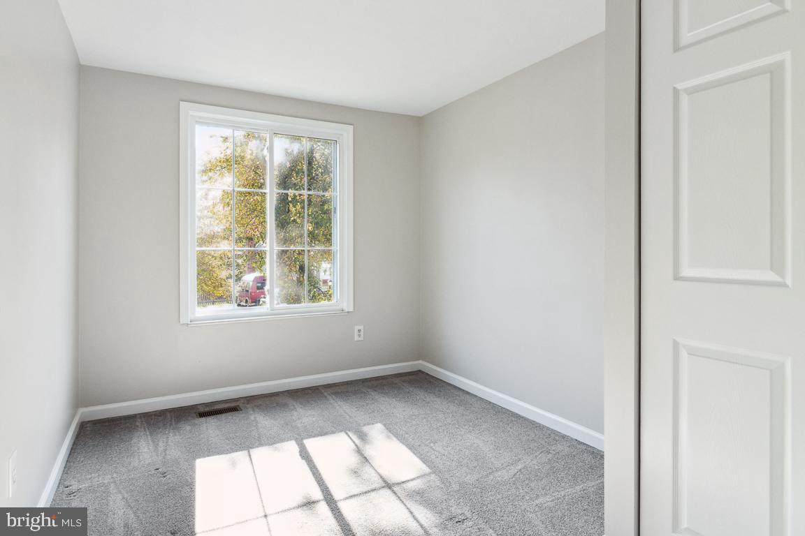 WHISPERING WOODS - Residential