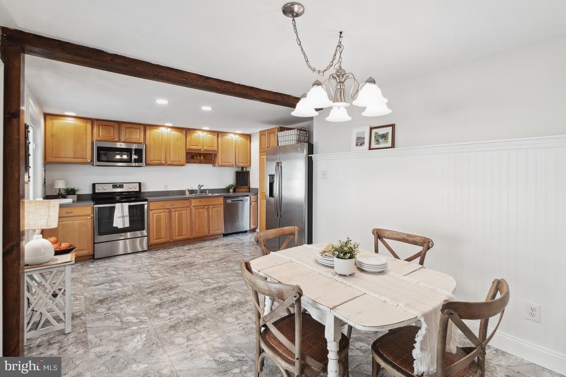 WHISPERING WOODS - Residential